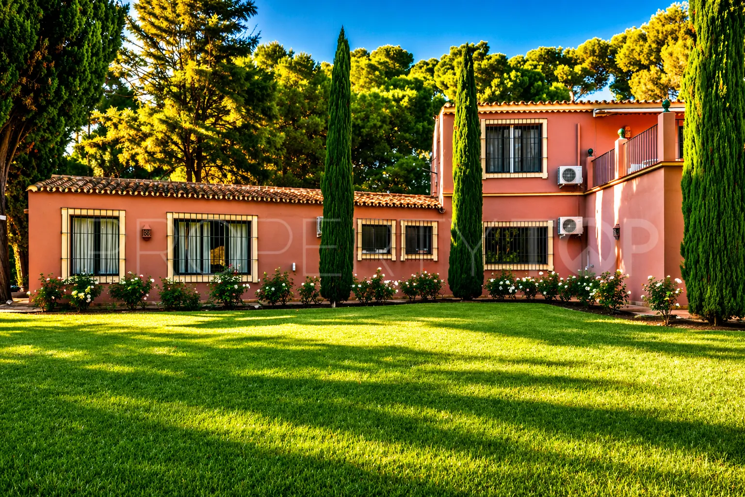 Villa en venta con 5 dormitorios en Guadalmina Baja