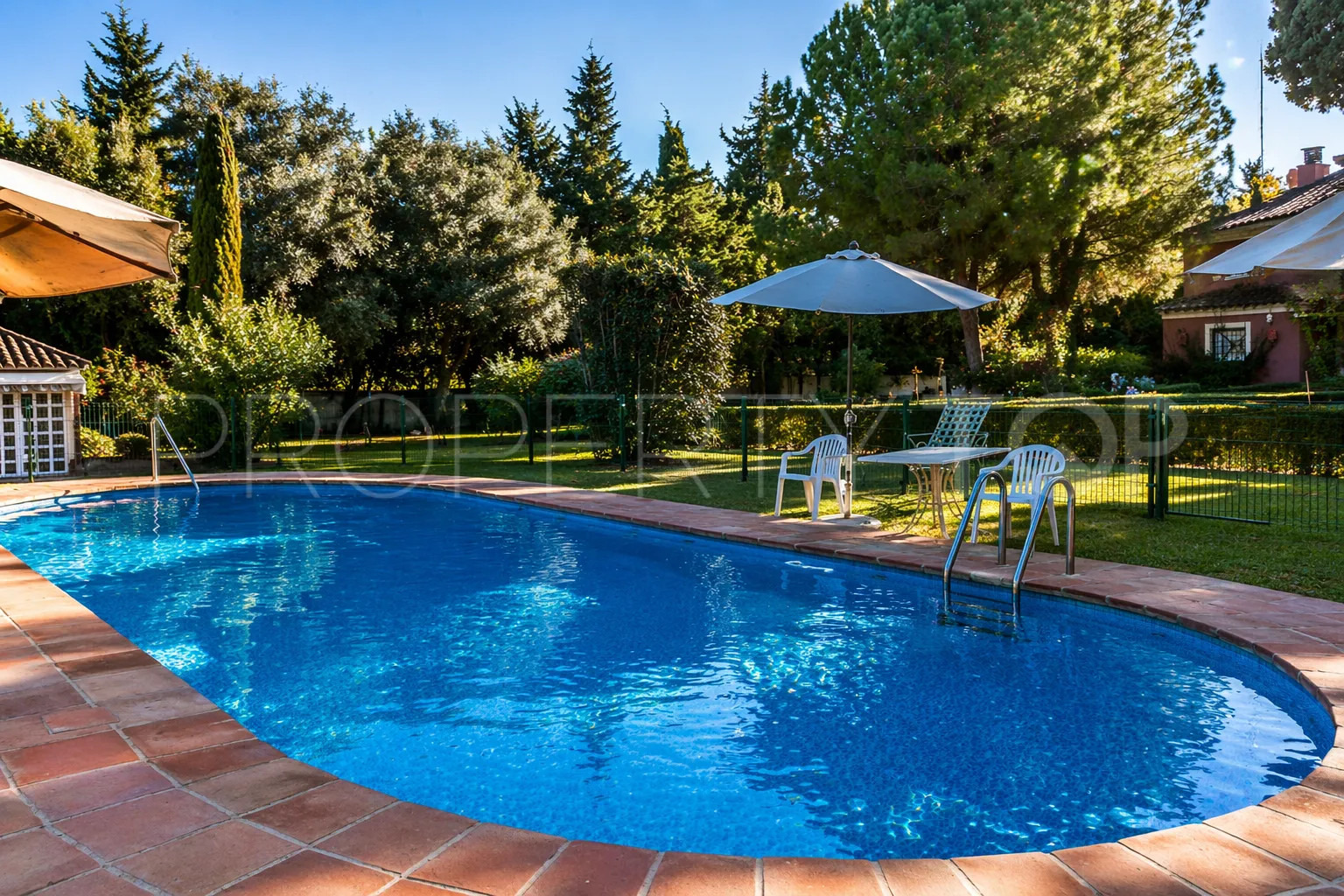 Villa en venta con 5 dormitorios en Guadalmina Baja