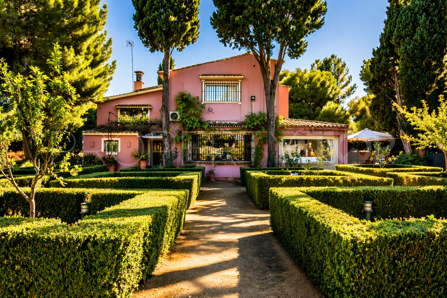 Villa en venta con 5 dormitorios en Guadalmina Baja