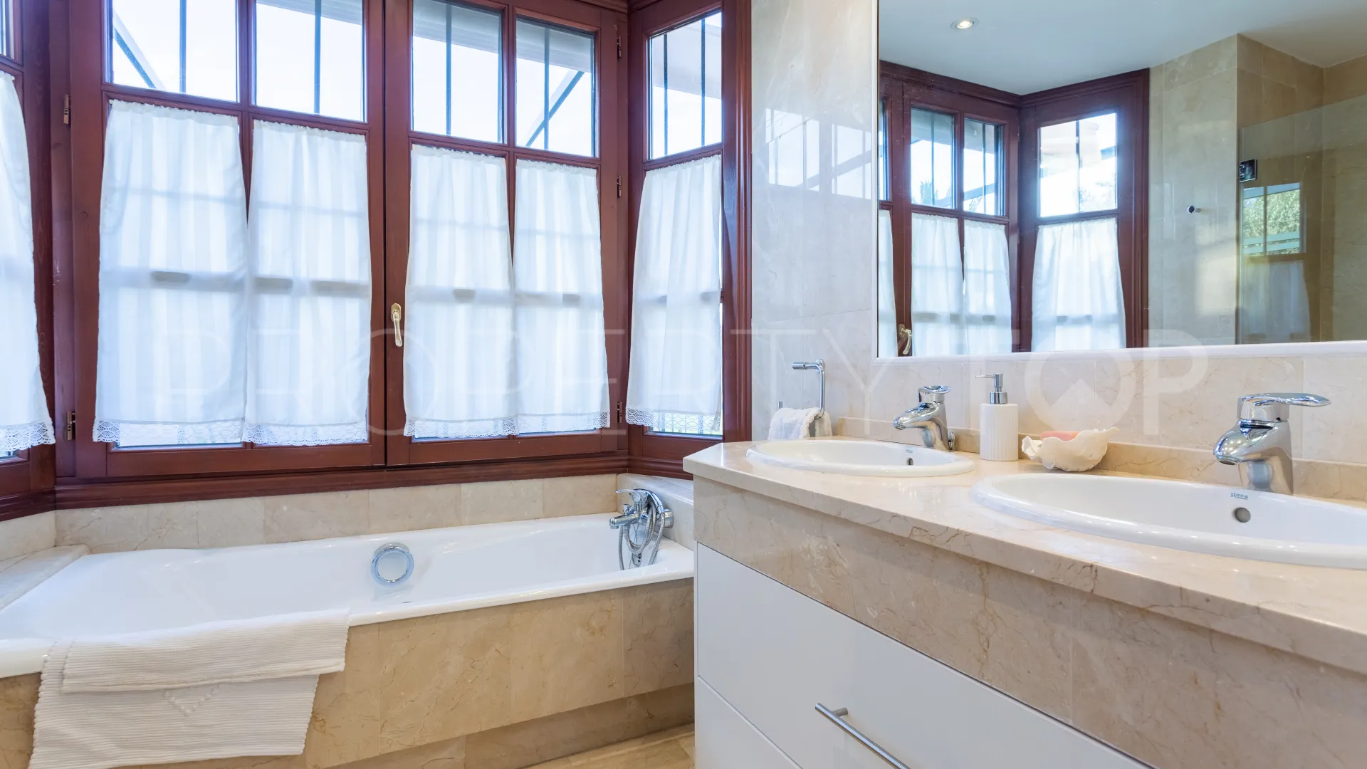 For sale 5 bedrooms villa in Isla de Guadalmina