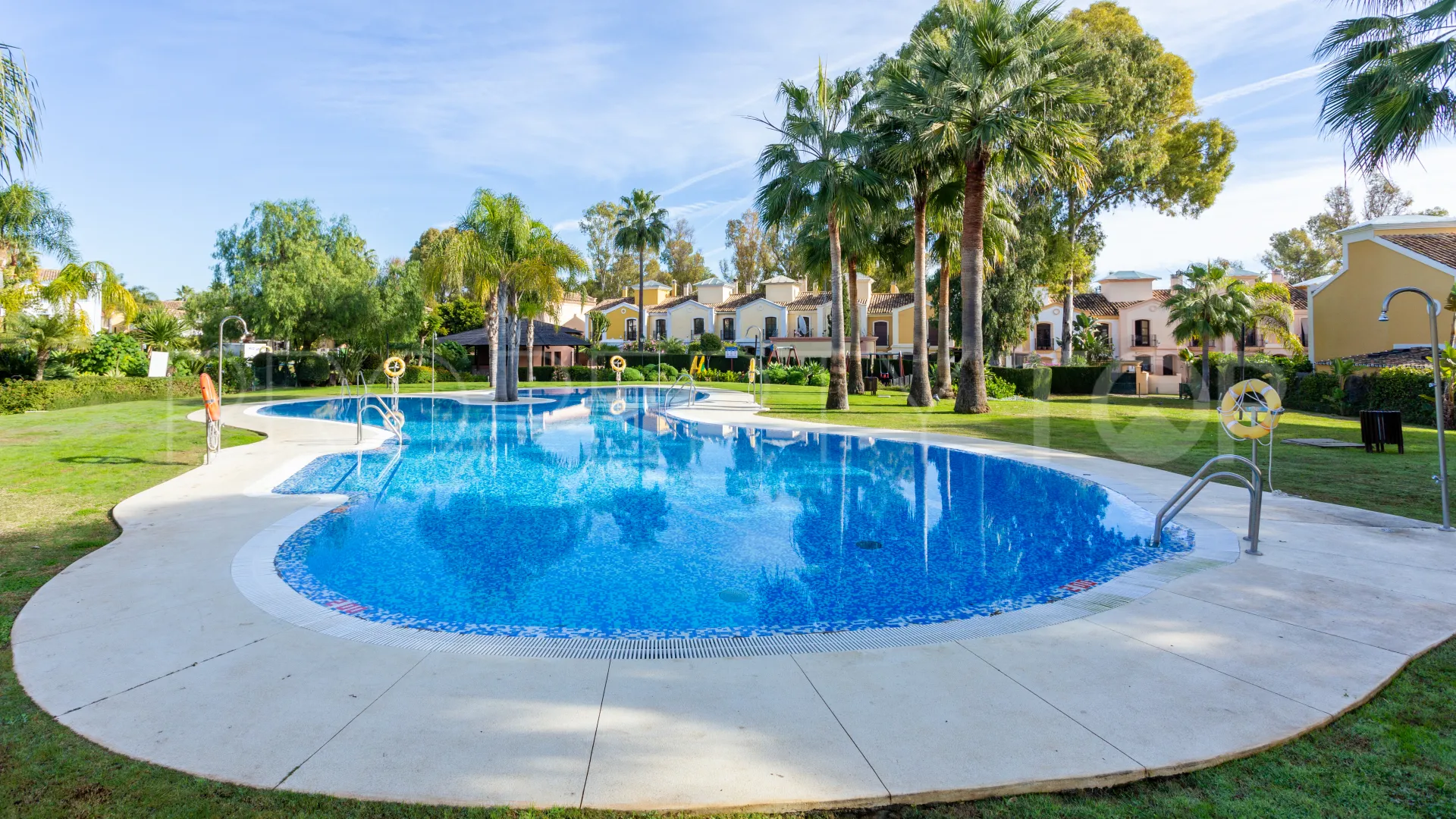 For sale 5 bedrooms villa in Isla de Guadalmina