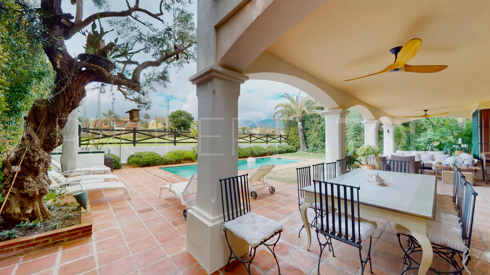 For sale 5 bedrooms villa in Isla de Guadalmina