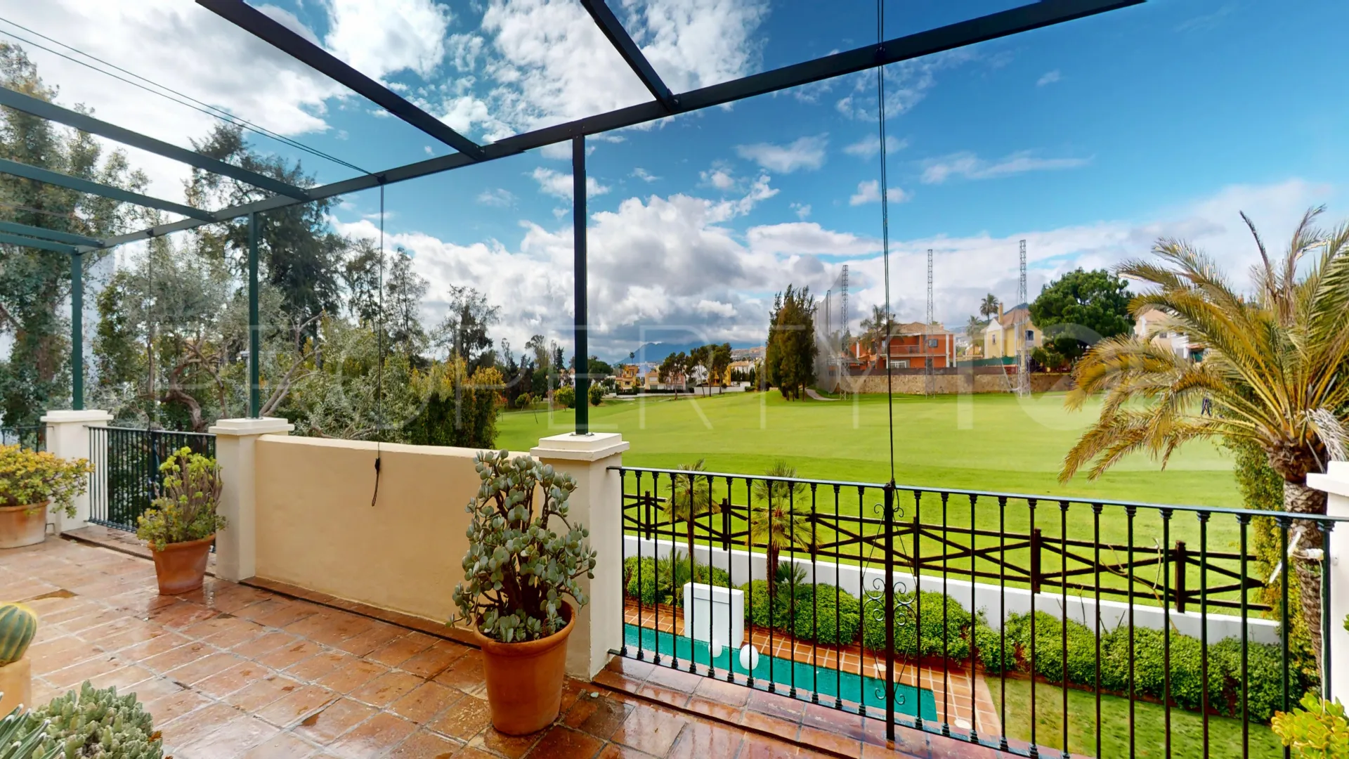 For sale 5 bedrooms villa in Isla de Guadalmina