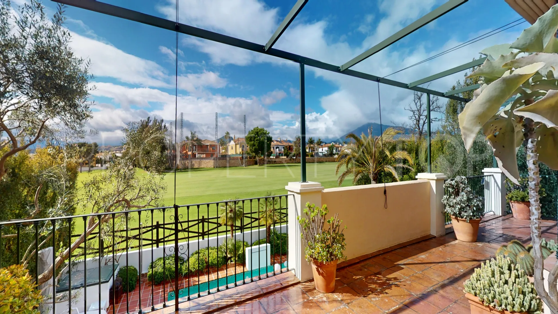For sale 5 bedrooms villa in Isla de Guadalmina