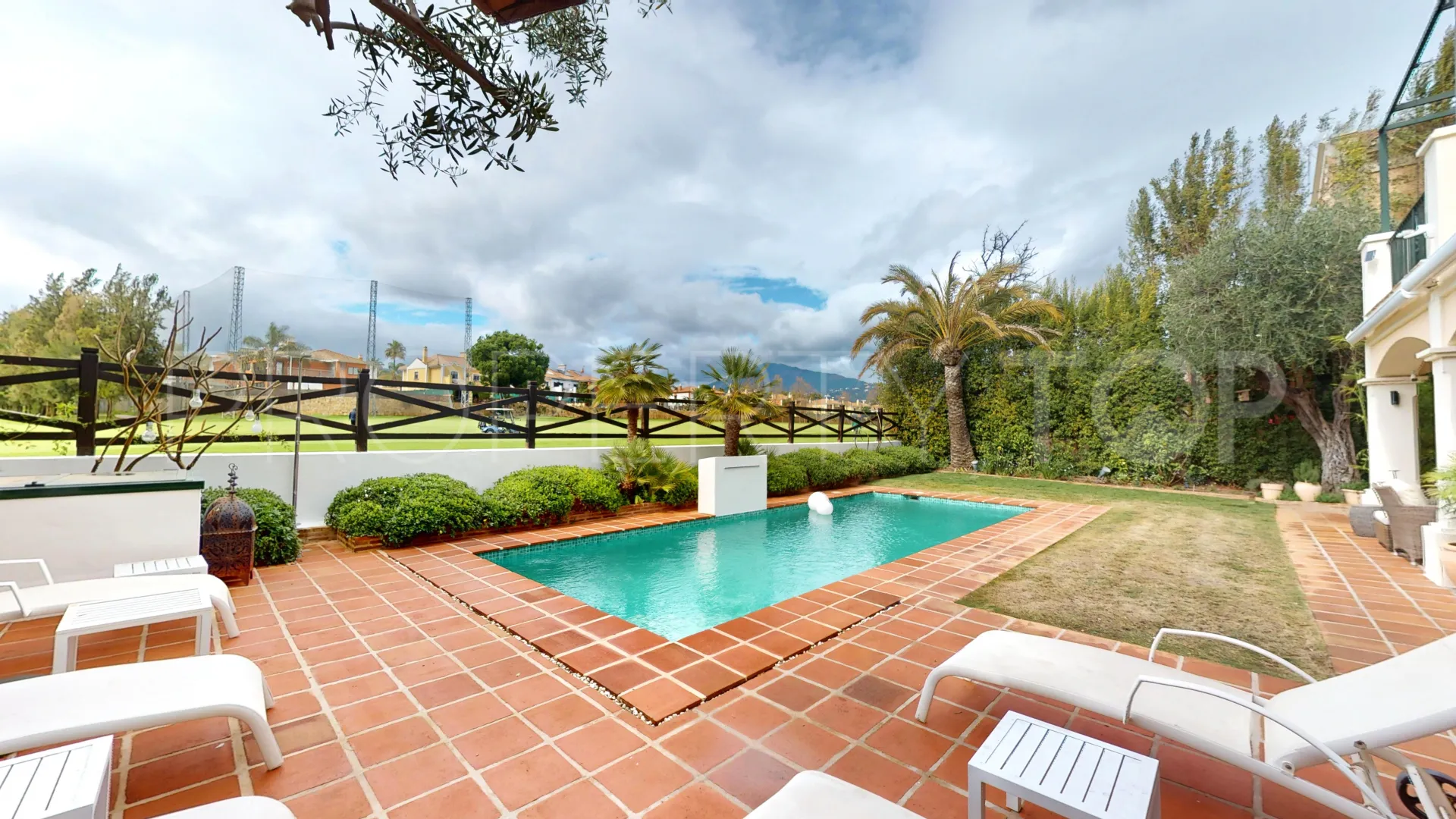 For sale 5 bedrooms villa in Isla de Guadalmina