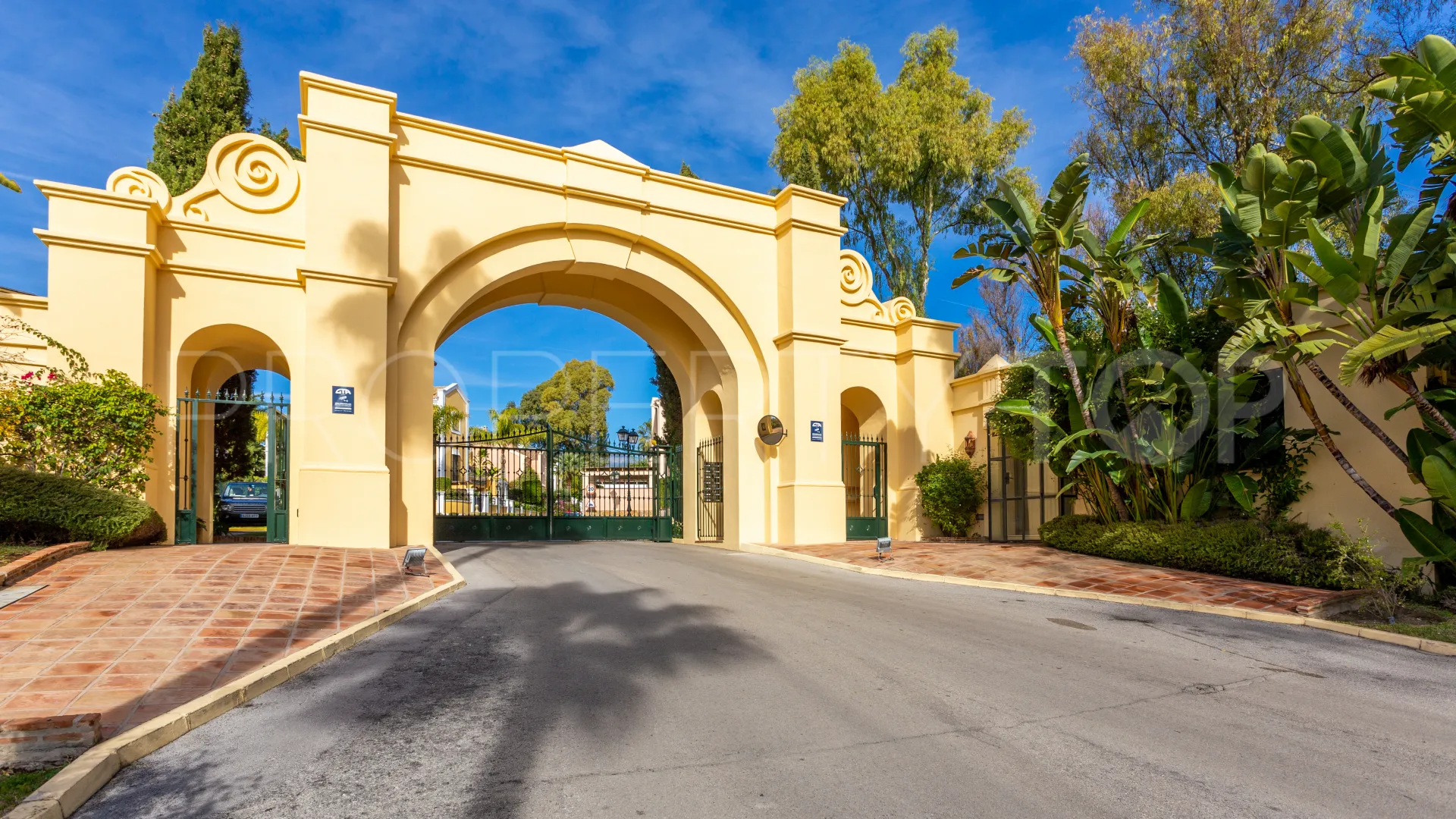 For sale 5 bedrooms villa in Isla de Guadalmina