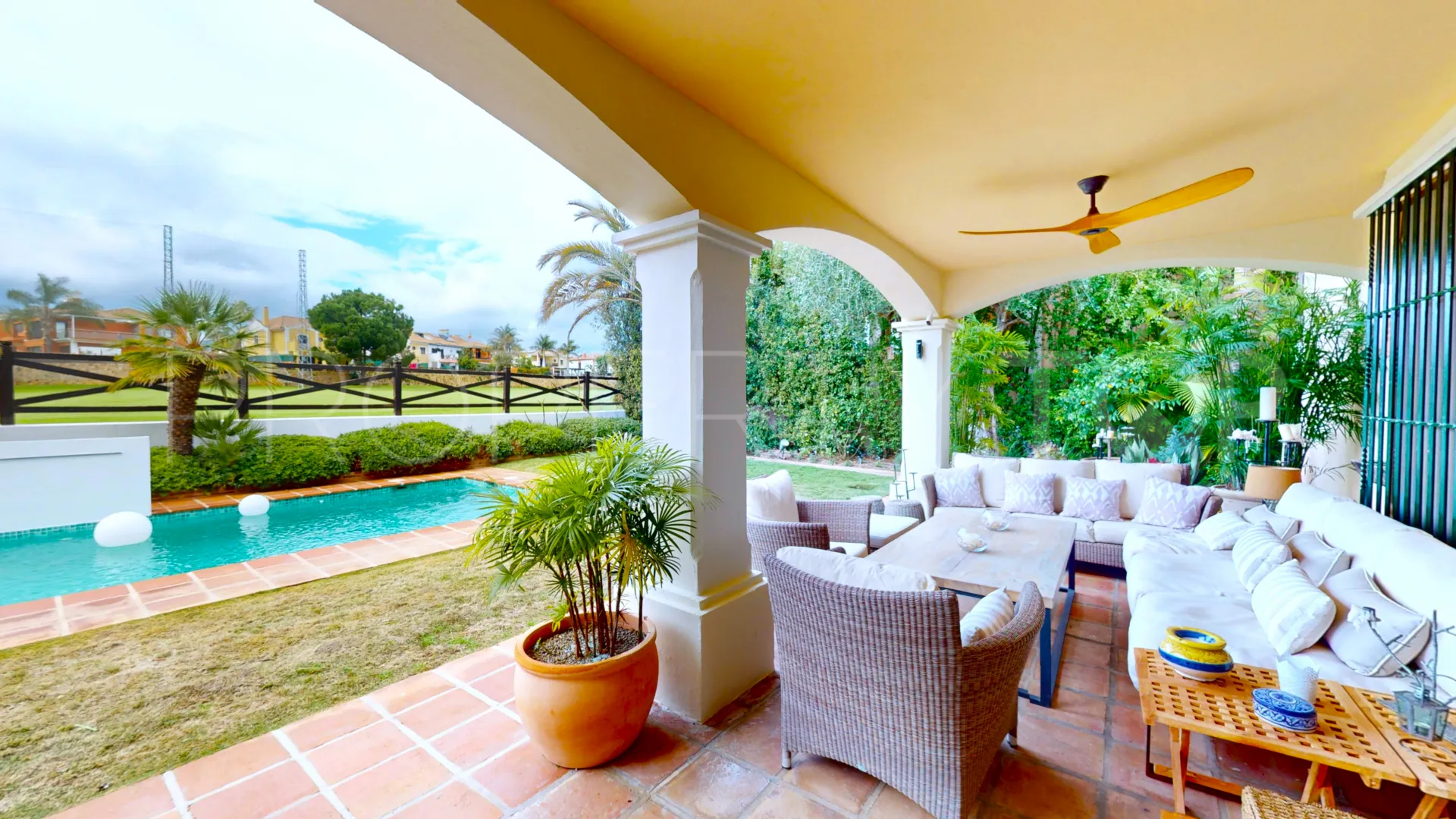 For sale 5 bedrooms villa in Isla de Guadalmina