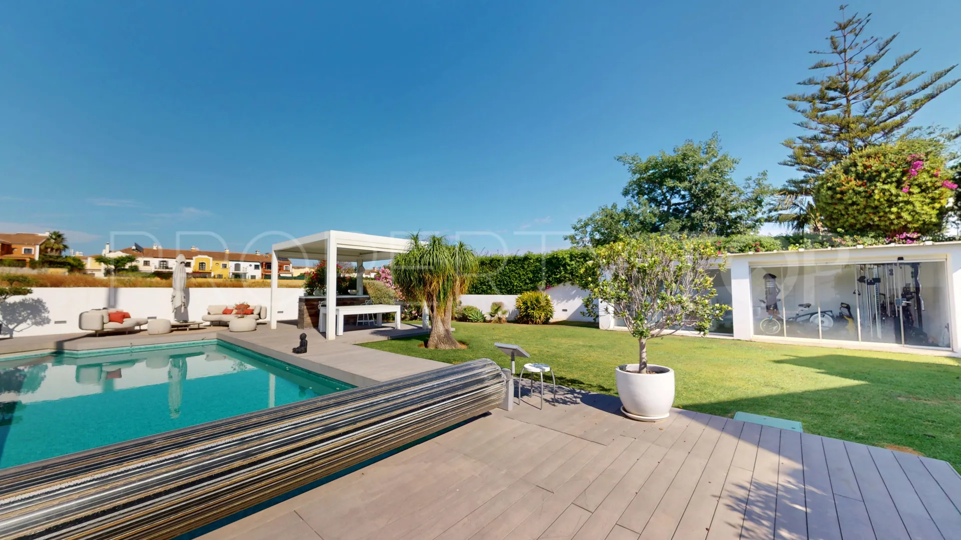 Comprar villa de 4 dormitorios en Valle del Sol