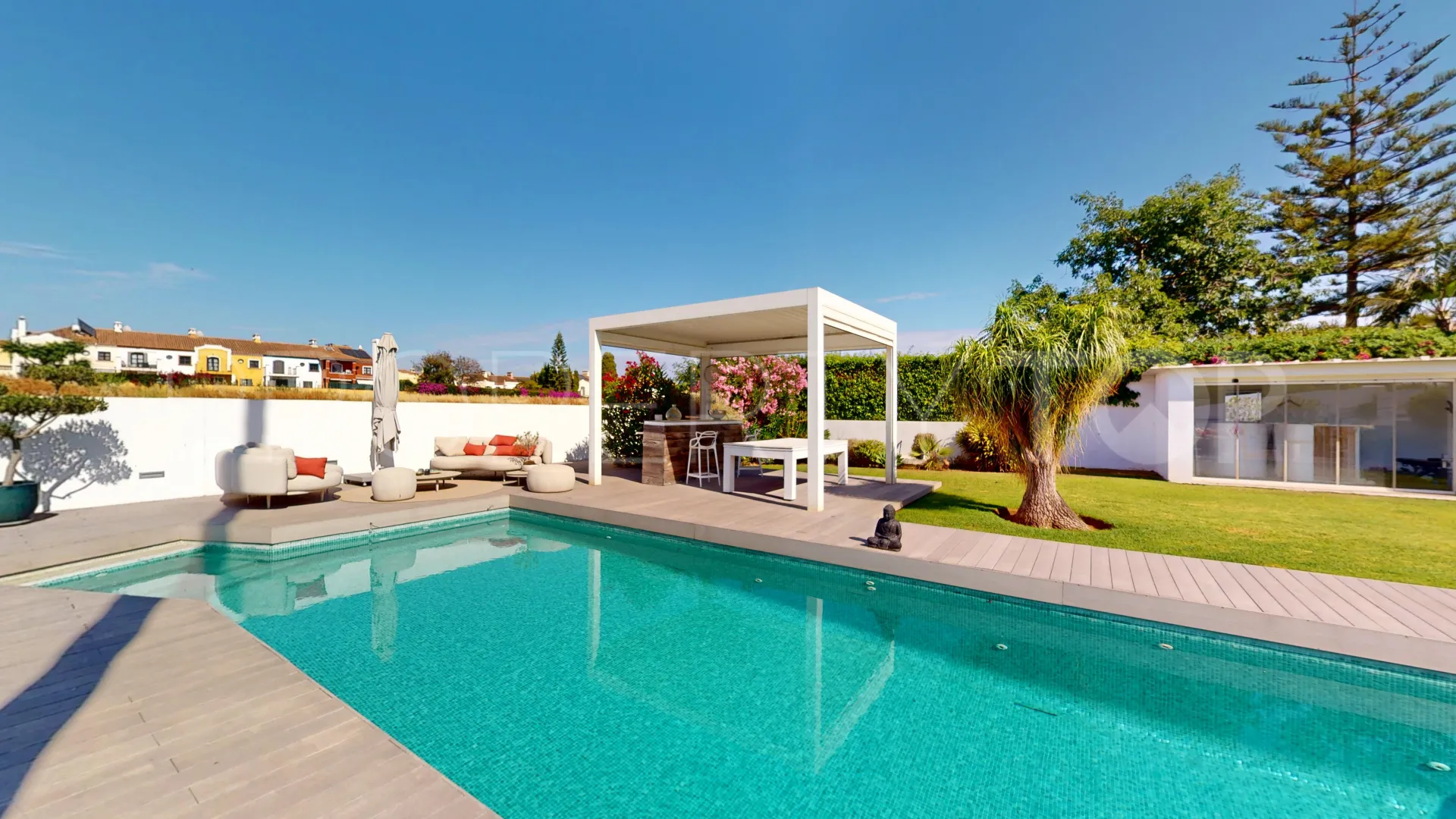Comprar villa de 4 dormitorios en Valle del Sol