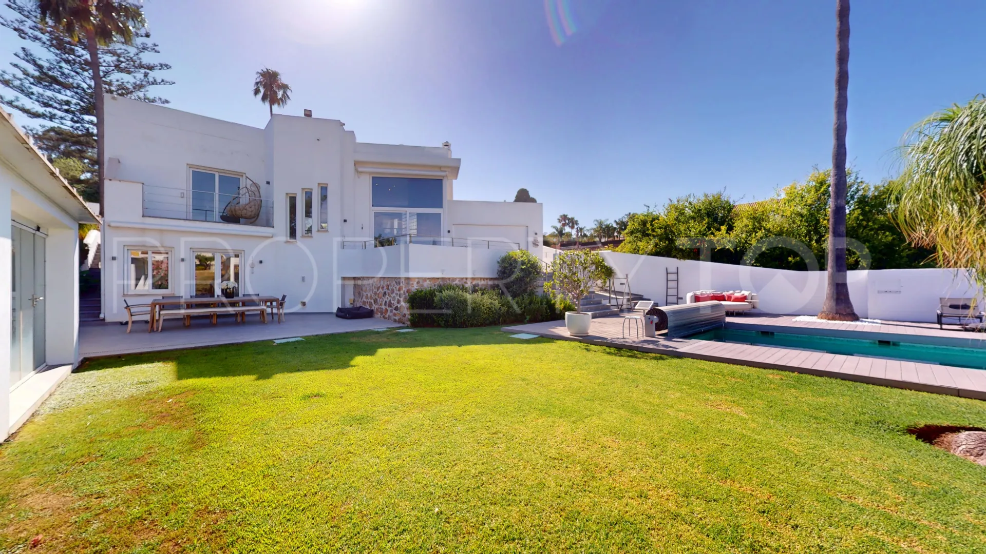 Comprar villa de 4 dormitorios en Valle del Sol