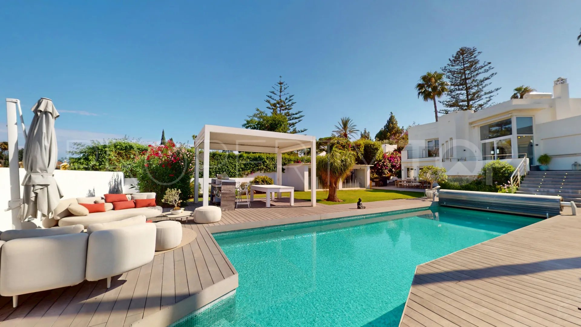 Comprar villa de 4 dormitorios en Valle del Sol
