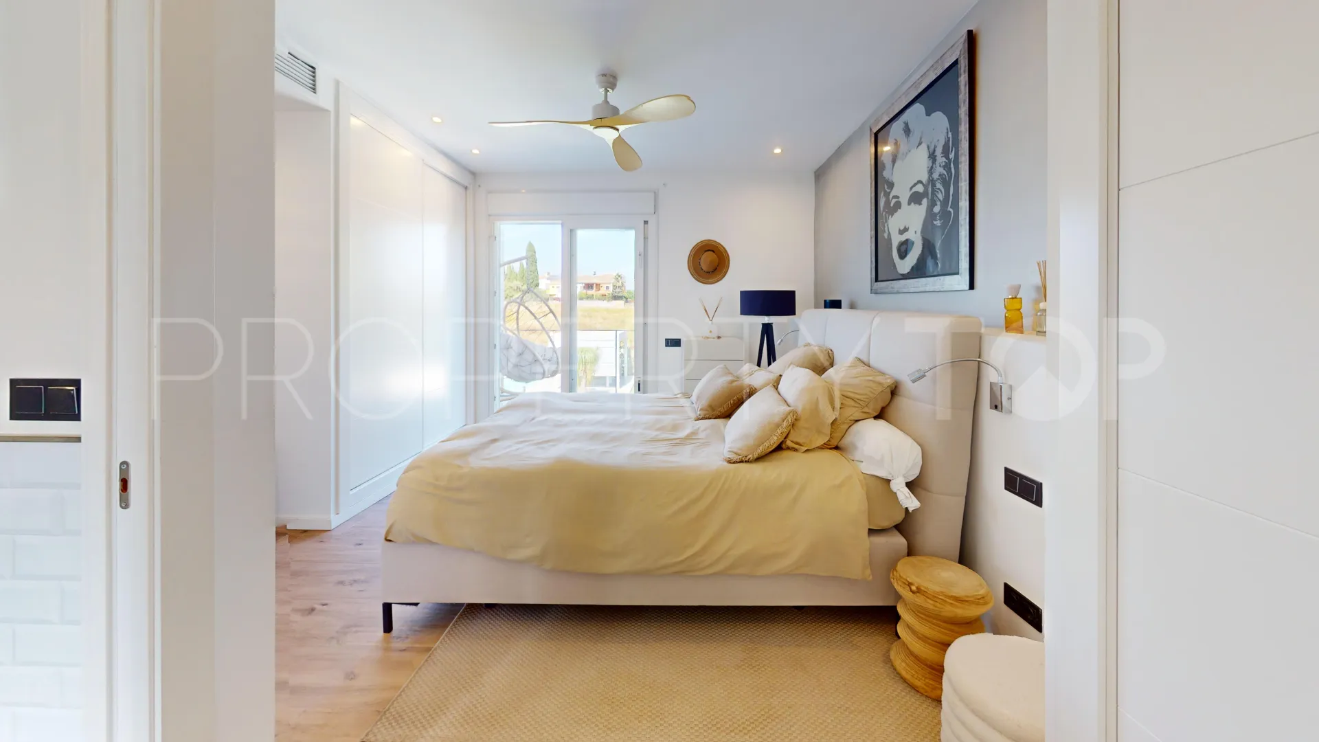 Comprar villa de 4 dormitorios en Valle del Sol