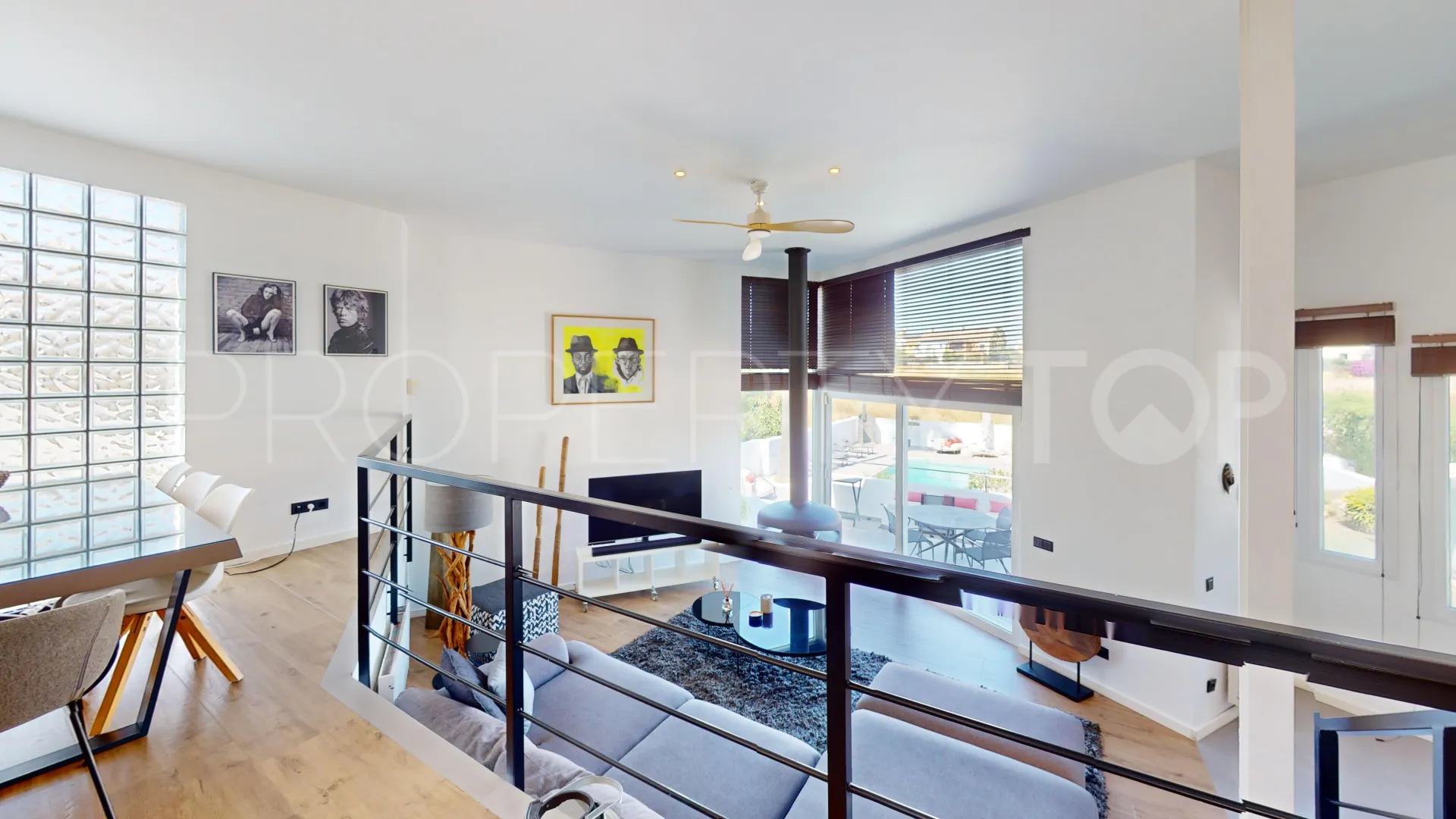 Comprar villa de 4 dormitorios en Valle del Sol