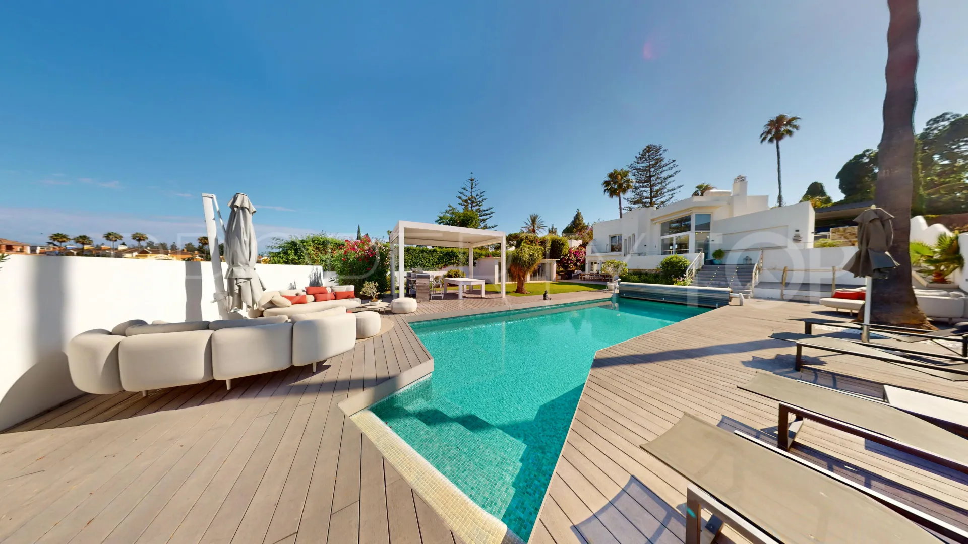 Comprar villa de 4 dormitorios en Valle del Sol