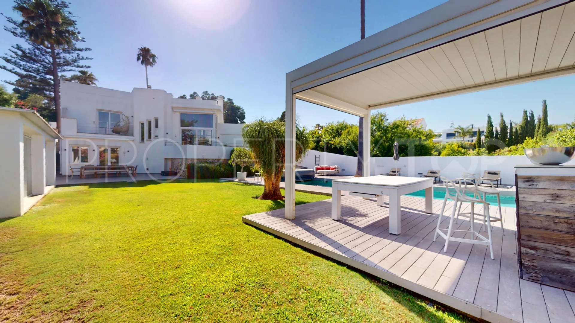 Comprar villa de 4 dormitorios en Valle del Sol