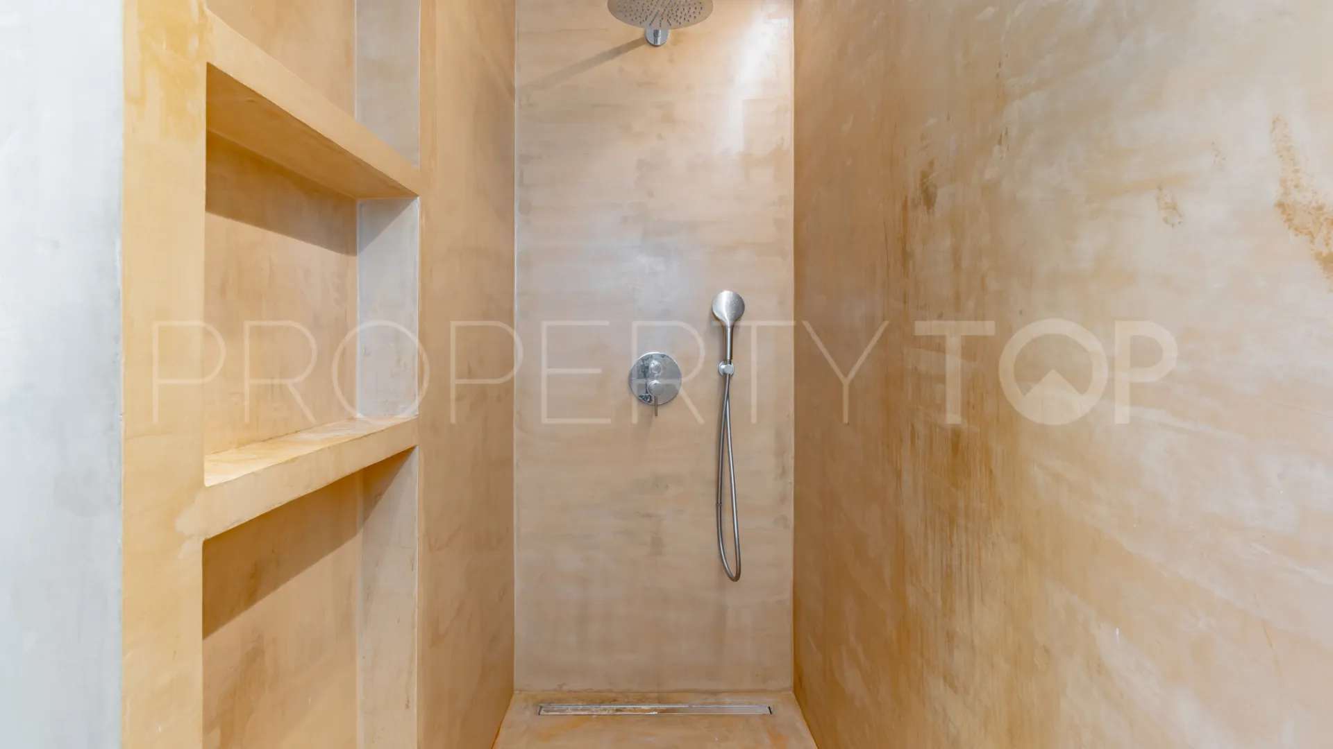 For sale villa in Guadalmina Baja with 7 bedrooms