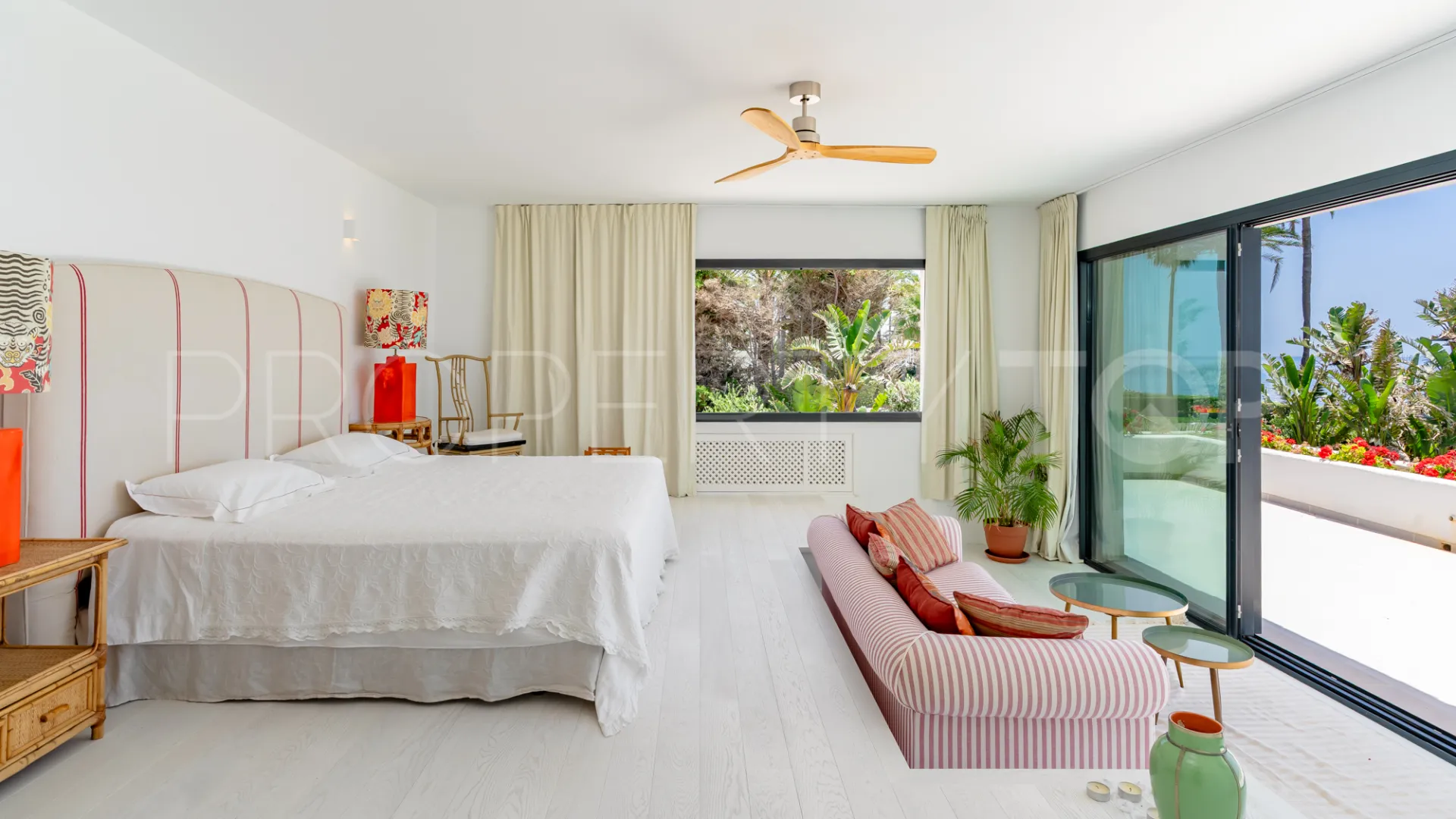 For sale villa in Guadalmina Baja with 7 bedrooms