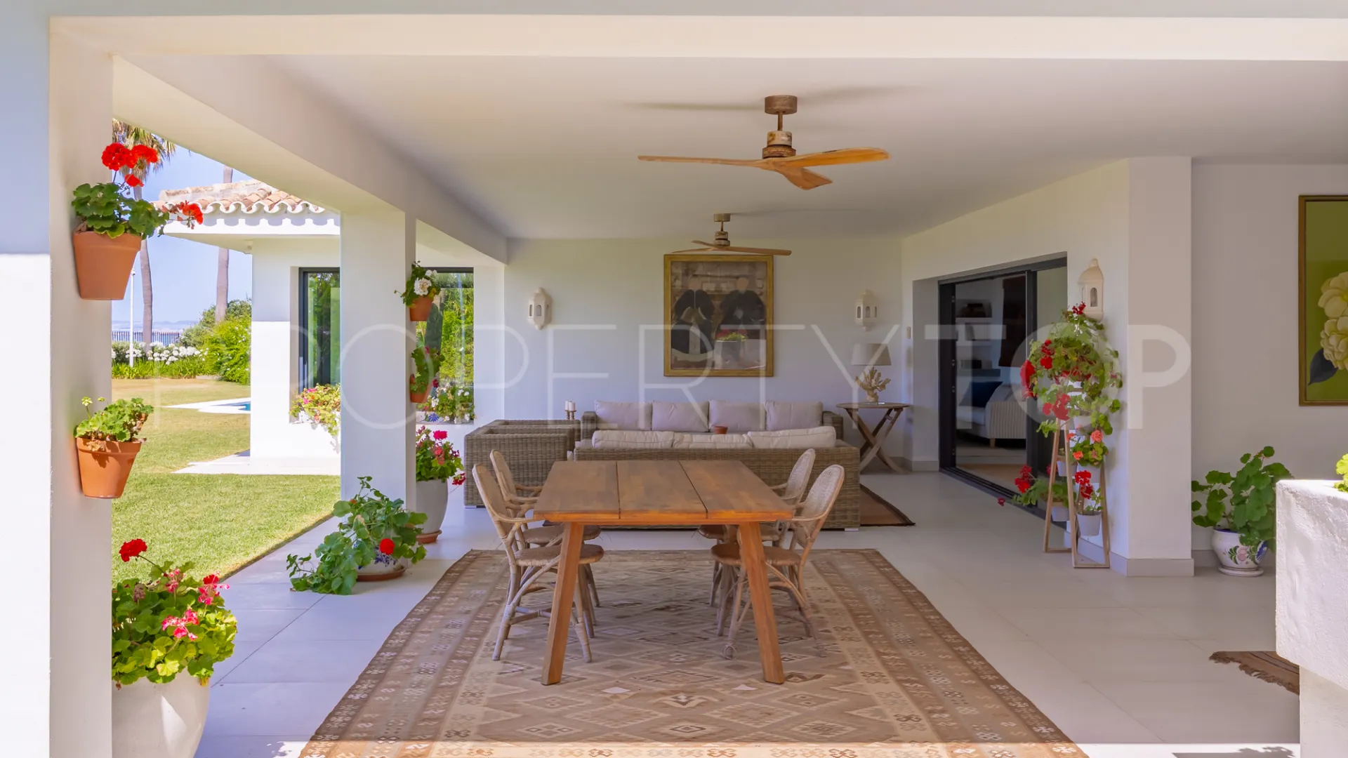 For sale villa in Guadalmina Baja with 7 bedrooms