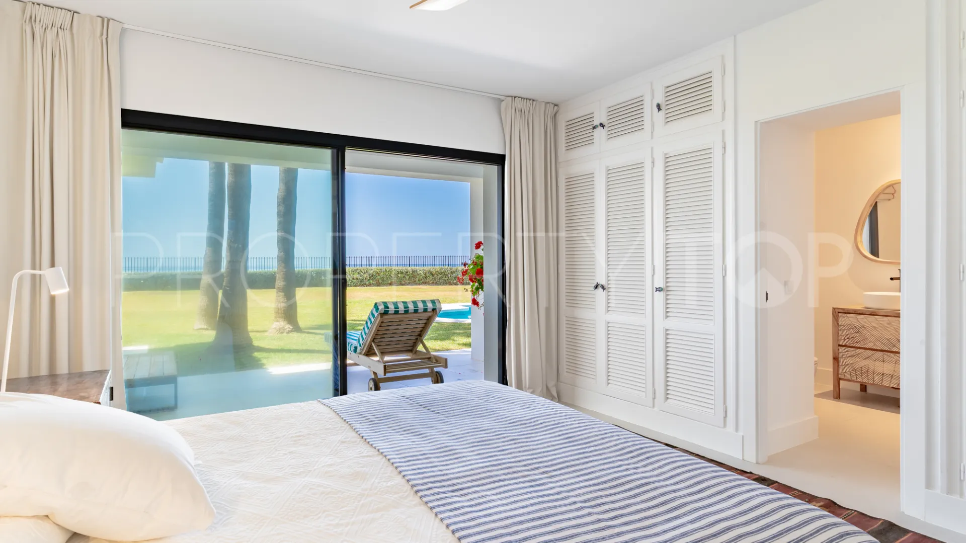 For sale villa in Guadalmina Baja with 7 bedrooms