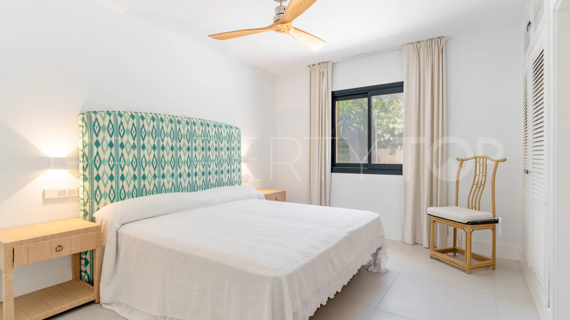 For sale villa in Guadalmina Baja with 7 bedrooms
