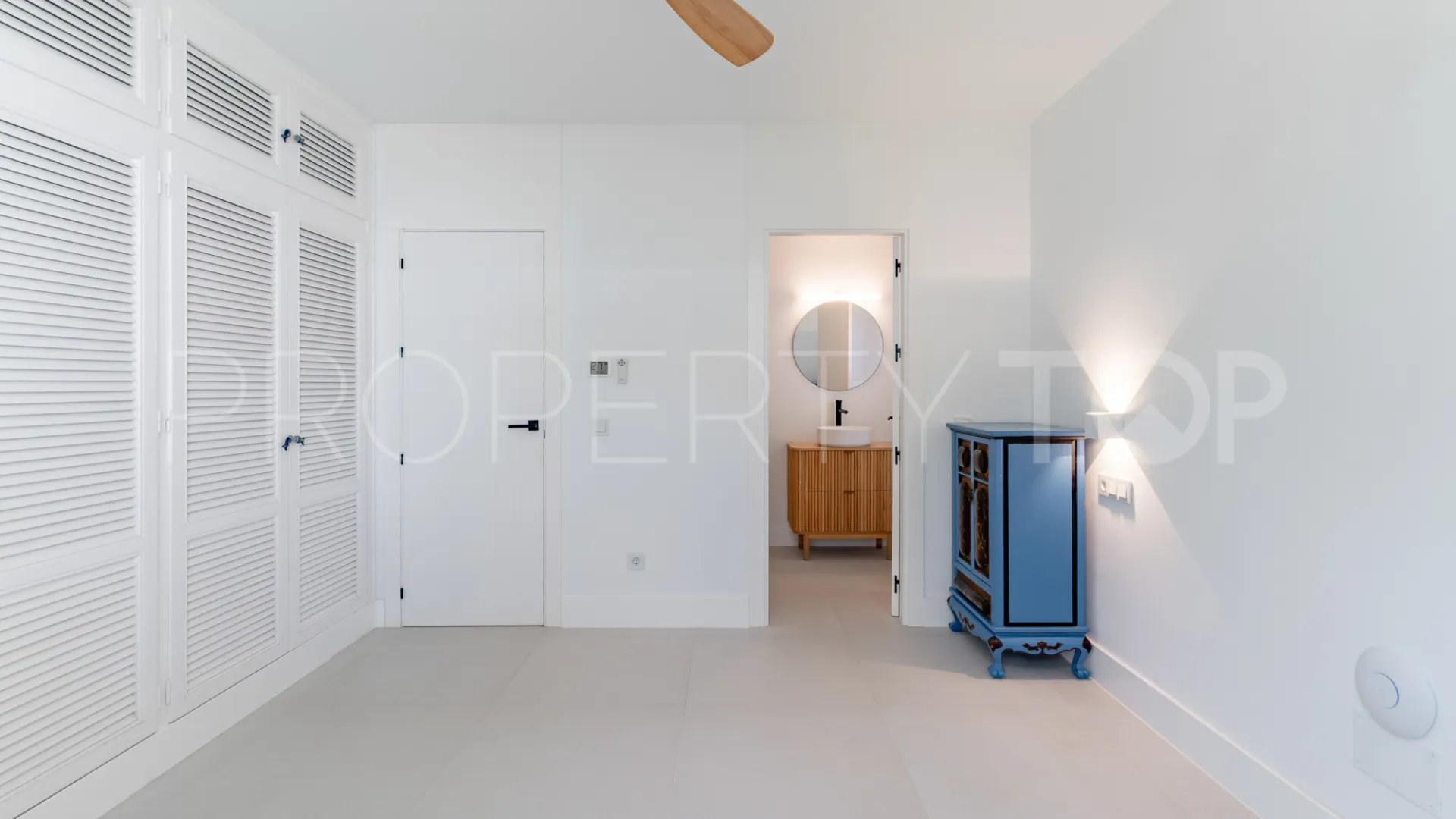 For sale villa in Guadalmina Baja with 7 bedrooms