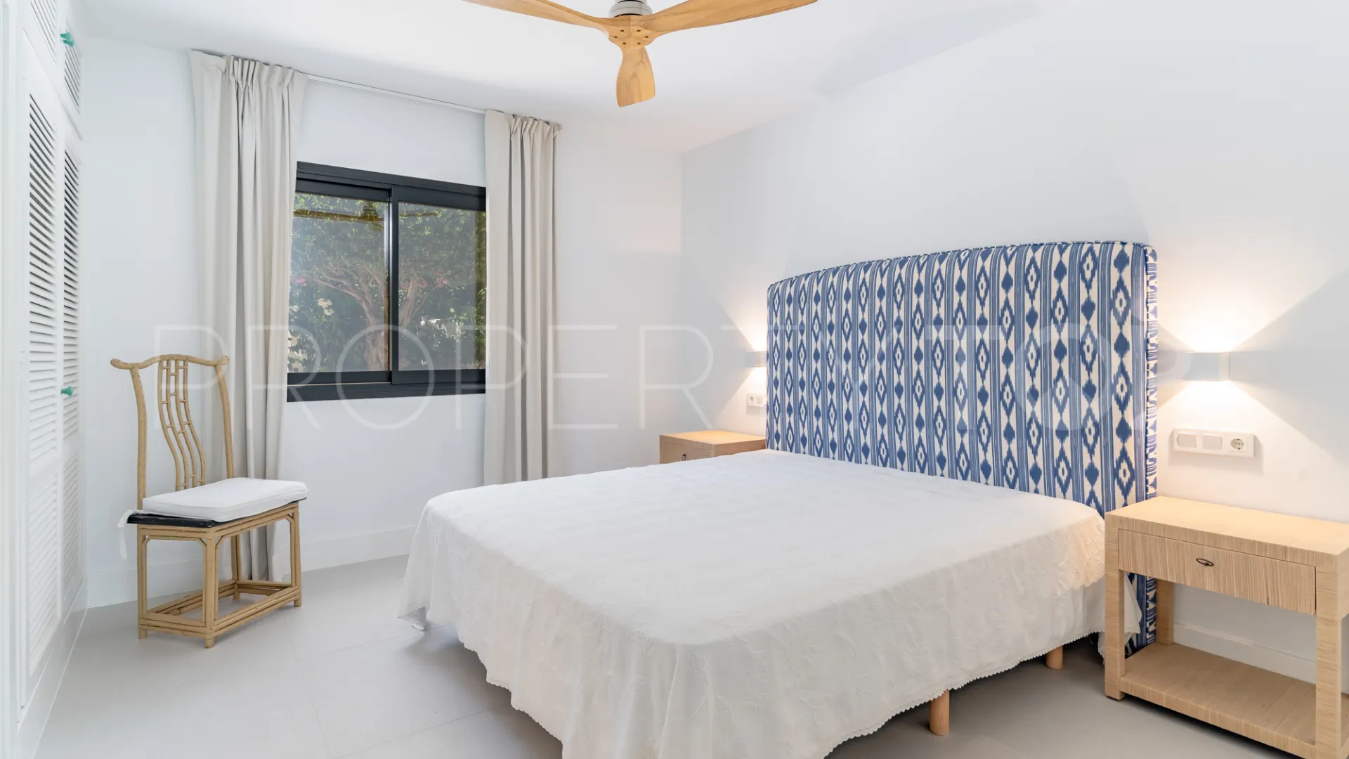 For sale villa in Guadalmina Baja with 7 bedrooms