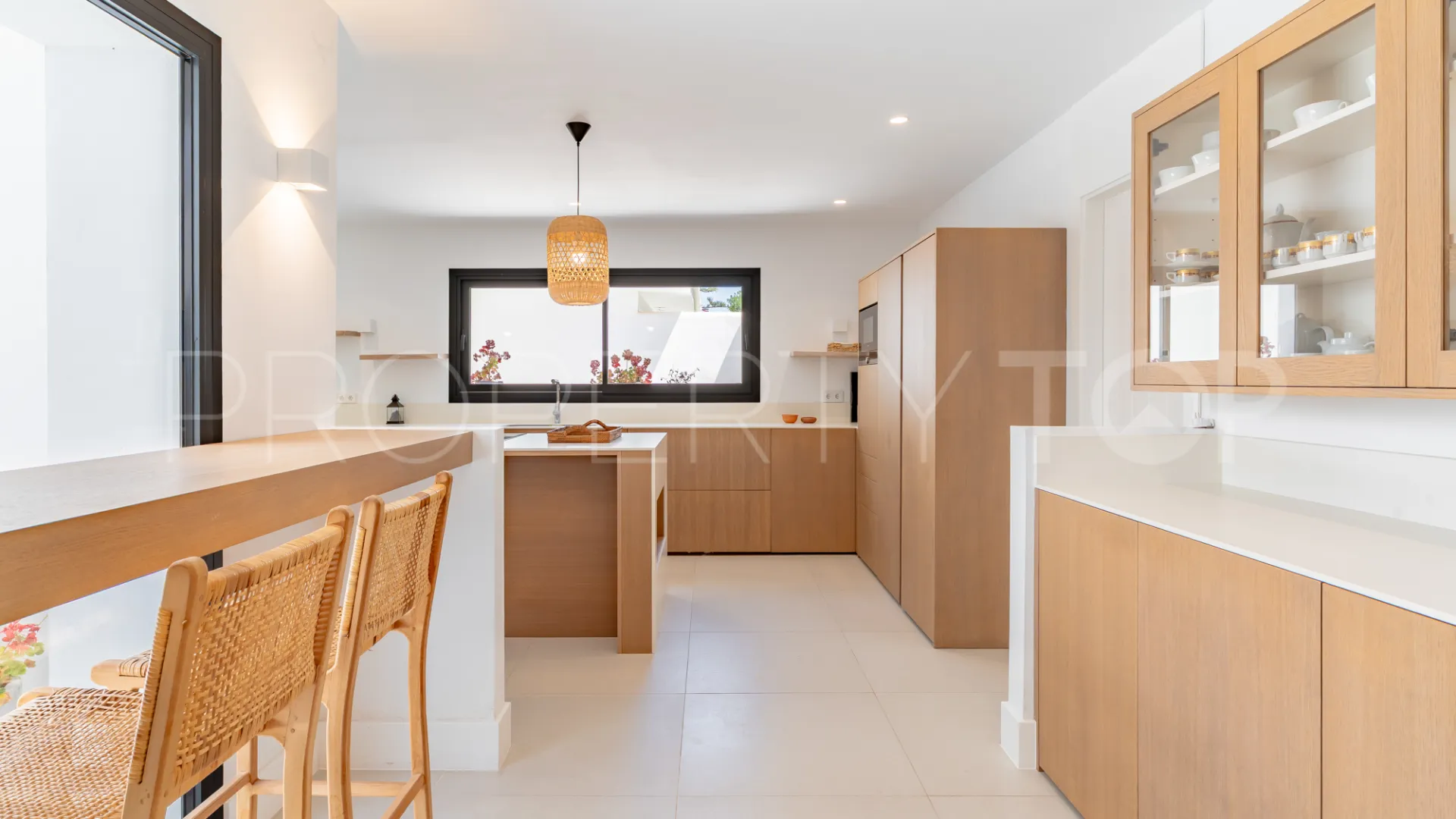 For sale villa in Guadalmina Baja with 7 bedrooms