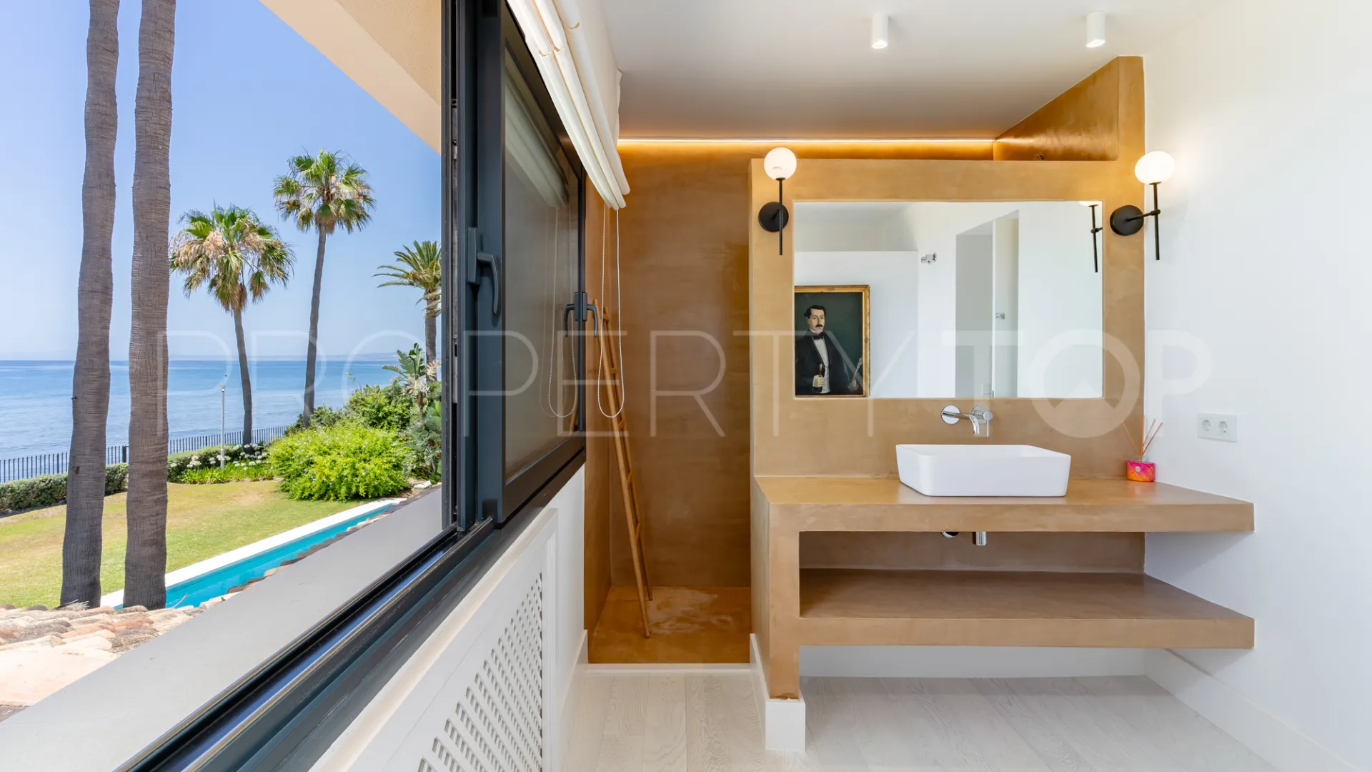 For sale villa in Guadalmina Baja with 7 bedrooms