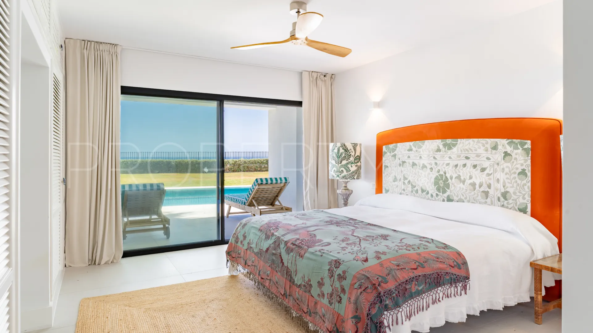 For sale villa in Guadalmina Baja with 7 bedrooms