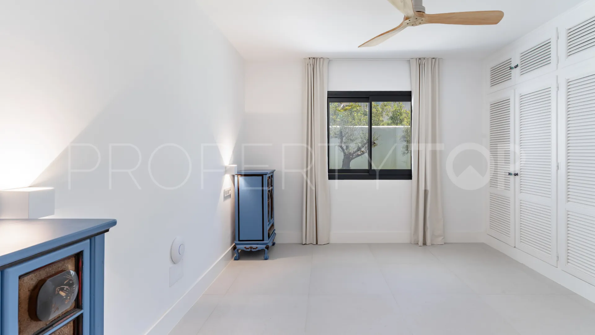 For sale villa in Guadalmina Baja with 7 bedrooms
