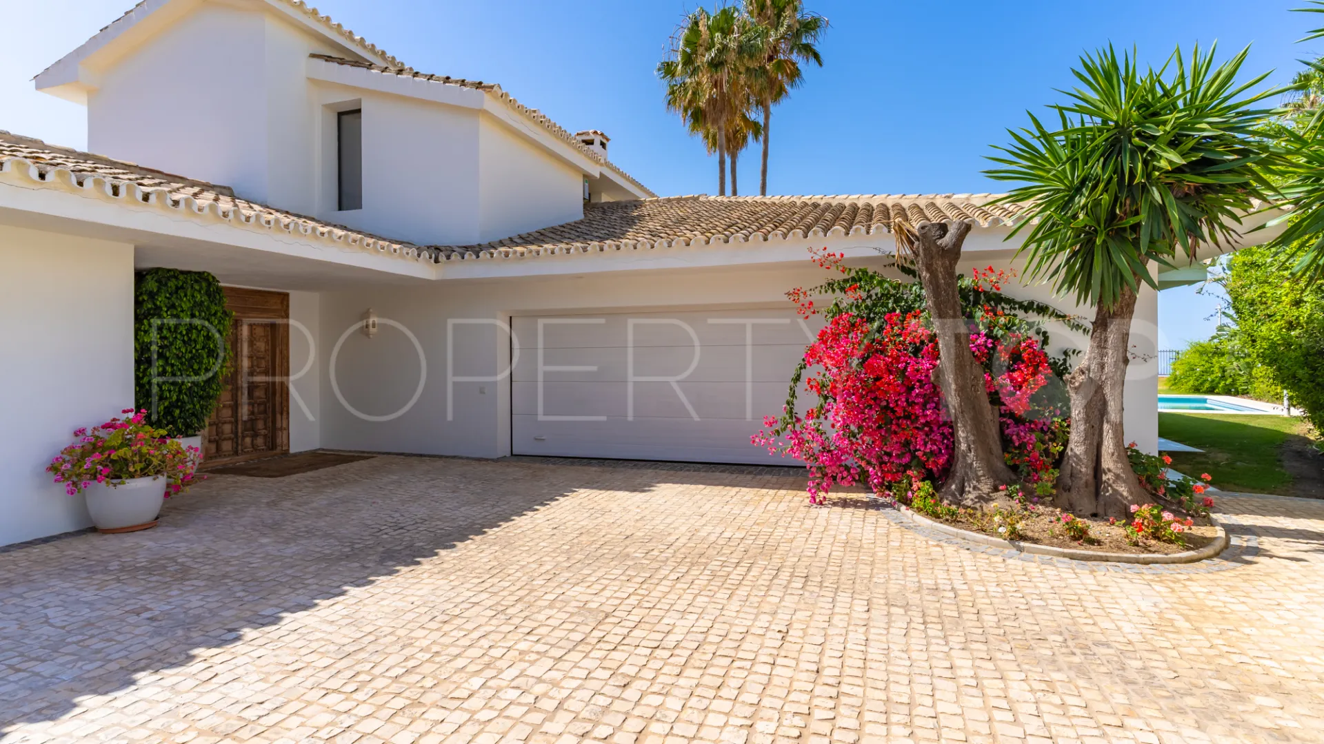 For sale villa in Guadalmina Baja with 7 bedrooms