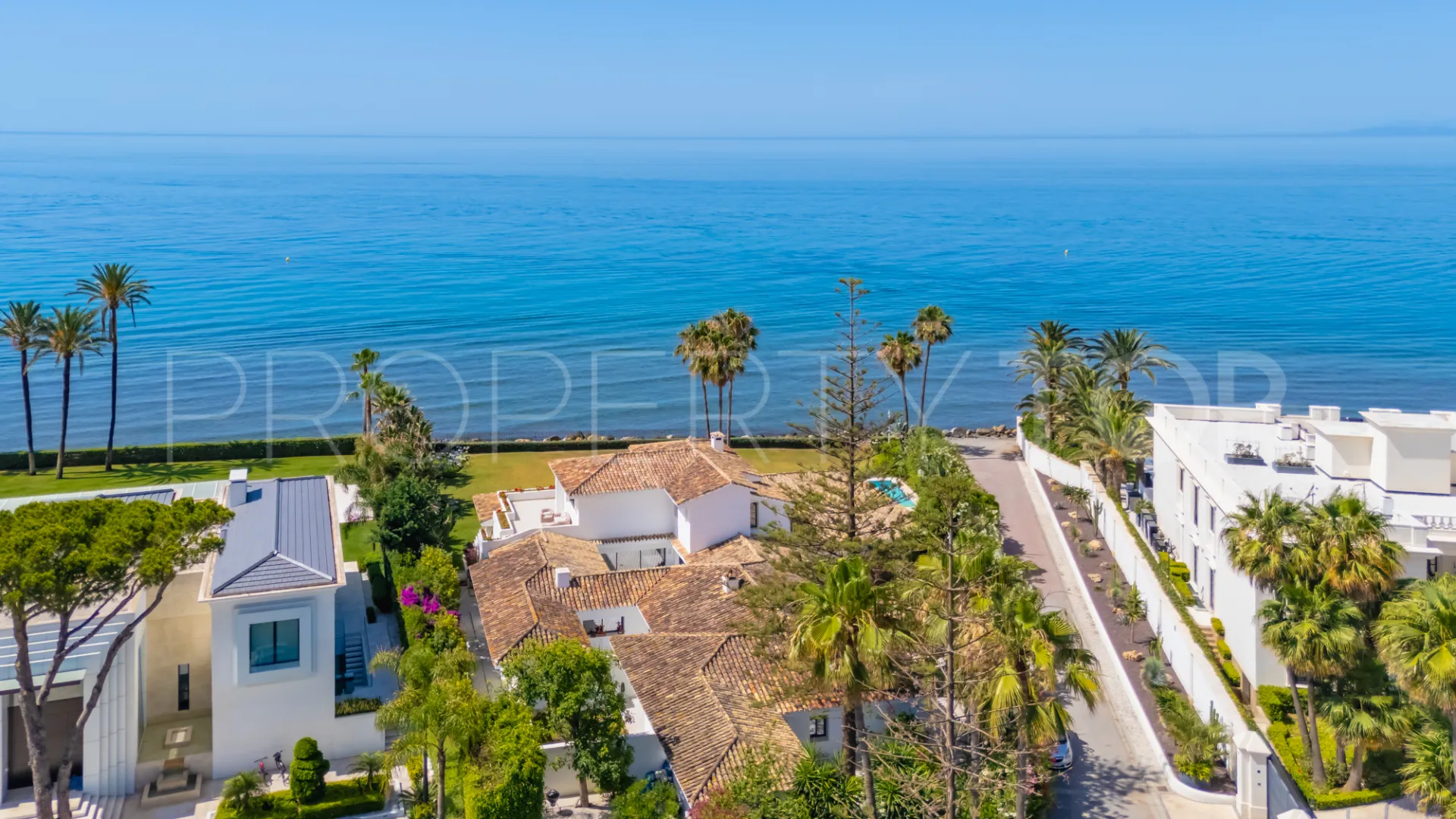 For sale villa in Guadalmina Baja with 7 bedrooms