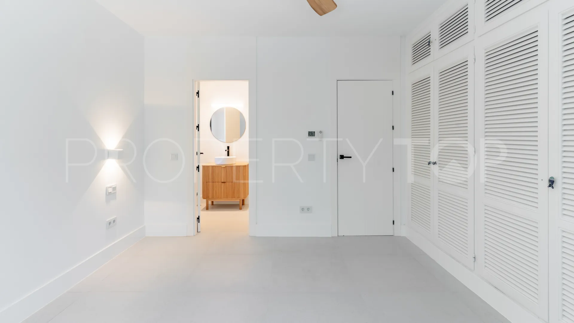 For sale villa in Guadalmina Baja with 7 bedrooms