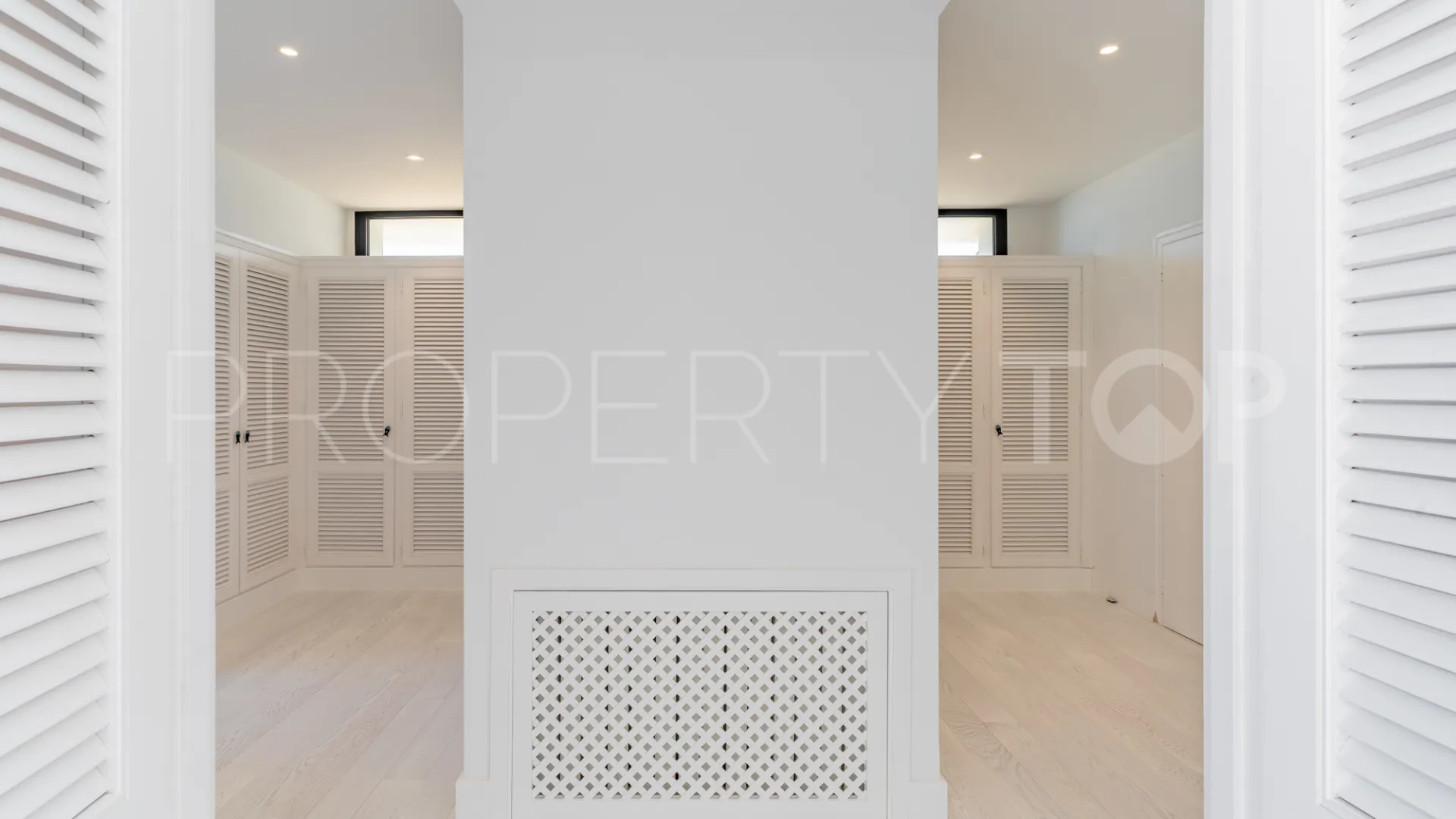 For sale villa in Guadalmina Baja with 7 bedrooms