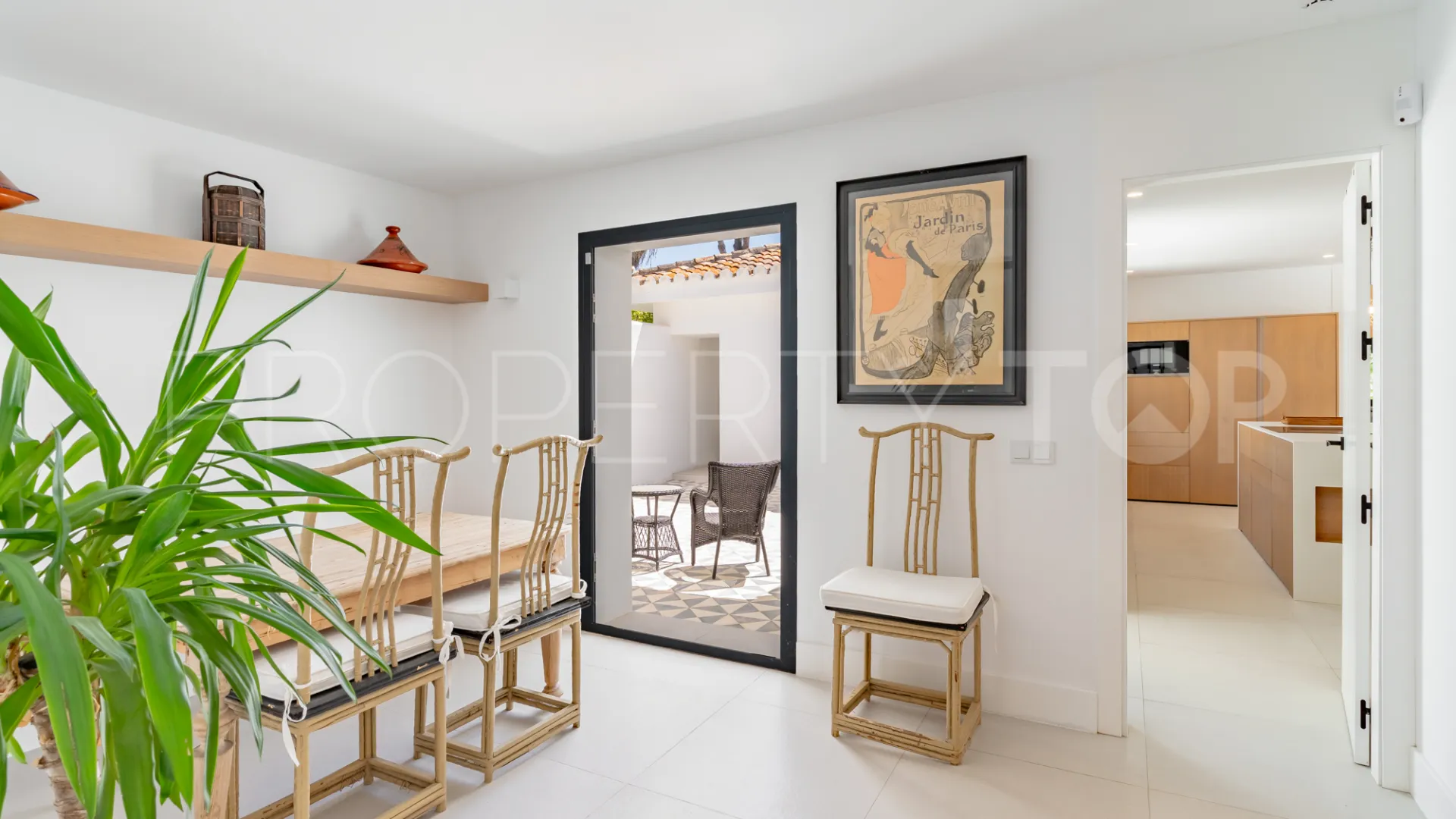 For sale villa in Guadalmina Baja with 7 bedrooms