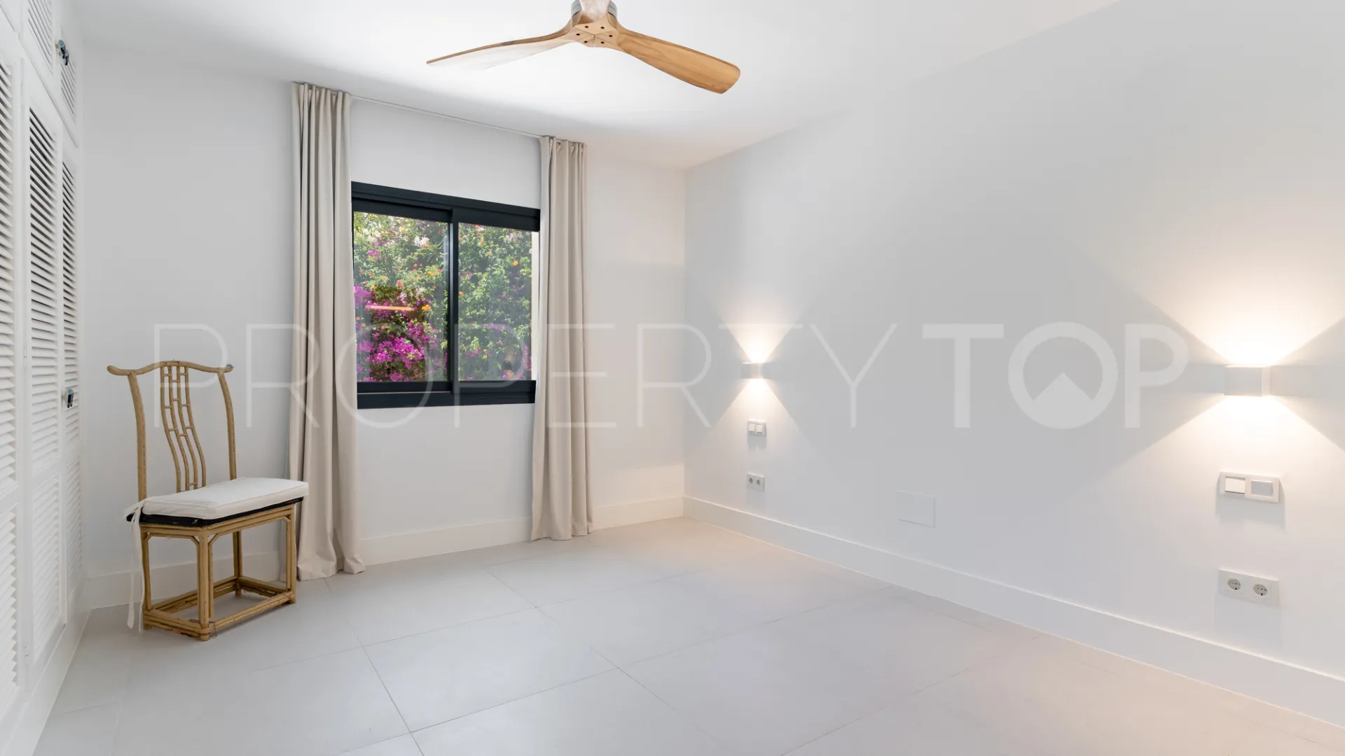 For sale villa in Guadalmina Baja with 7 bedrooms