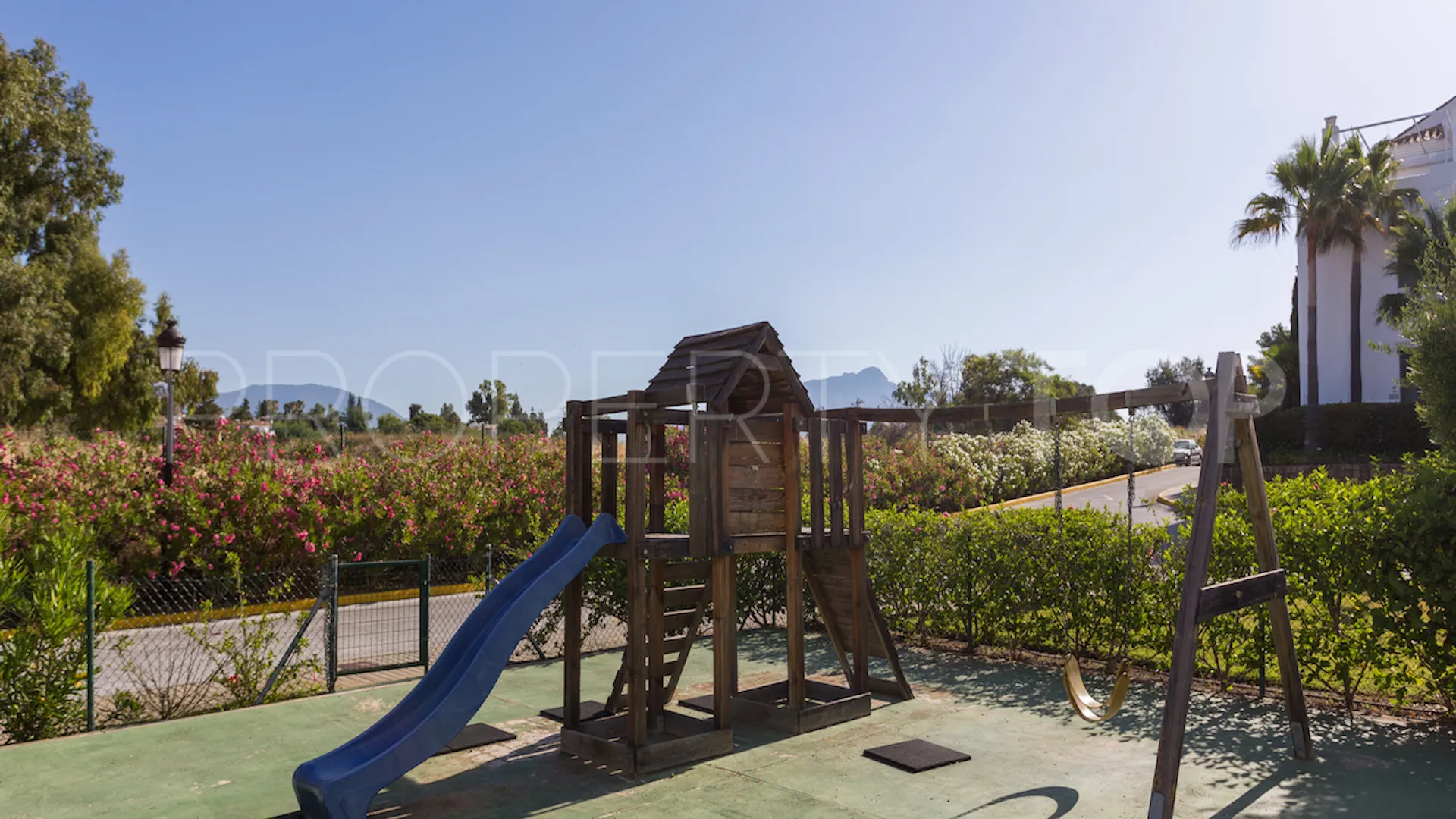 Town house for sale in Guadalmina Alta with 4 bedrooms