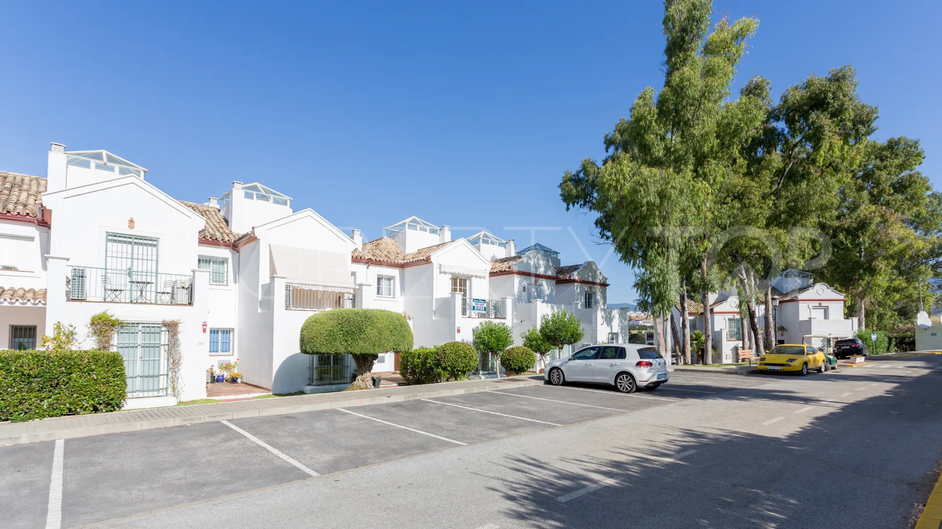 Town house for sale in Guadalmina Alta with 4 bedrooms