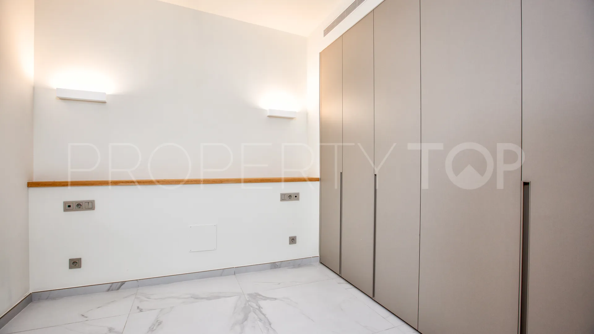 For sale ground floor apartment in Fuengirola