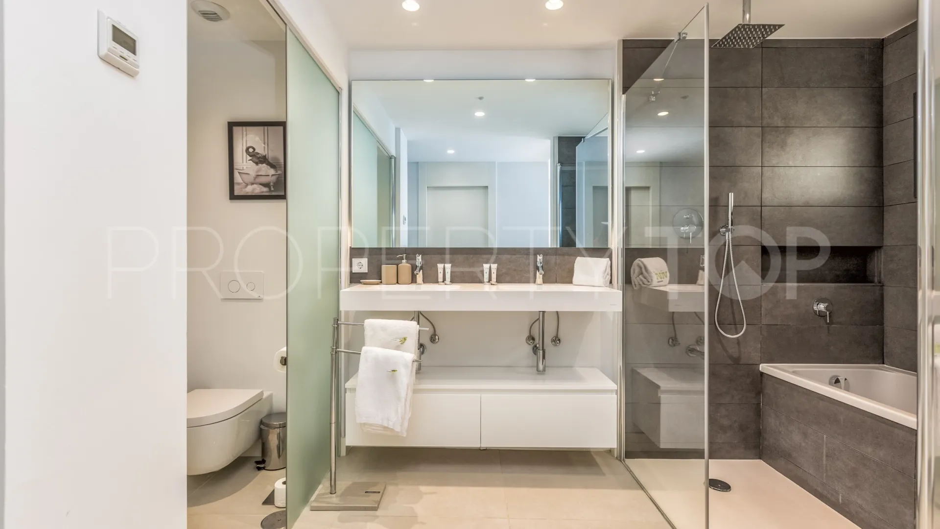3 bedrooms apartment in El Higueron for sale