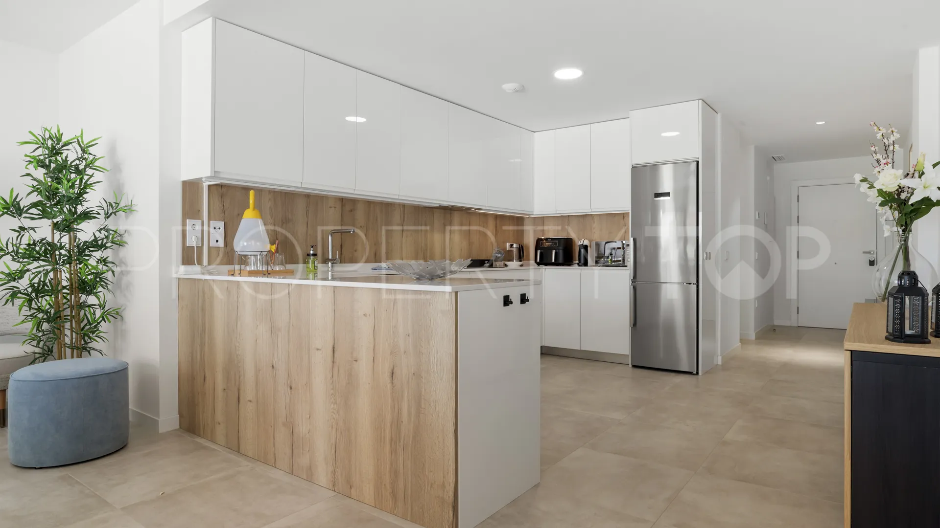 For sale ground floor apartment in Estepona Town with 3 bedrooms