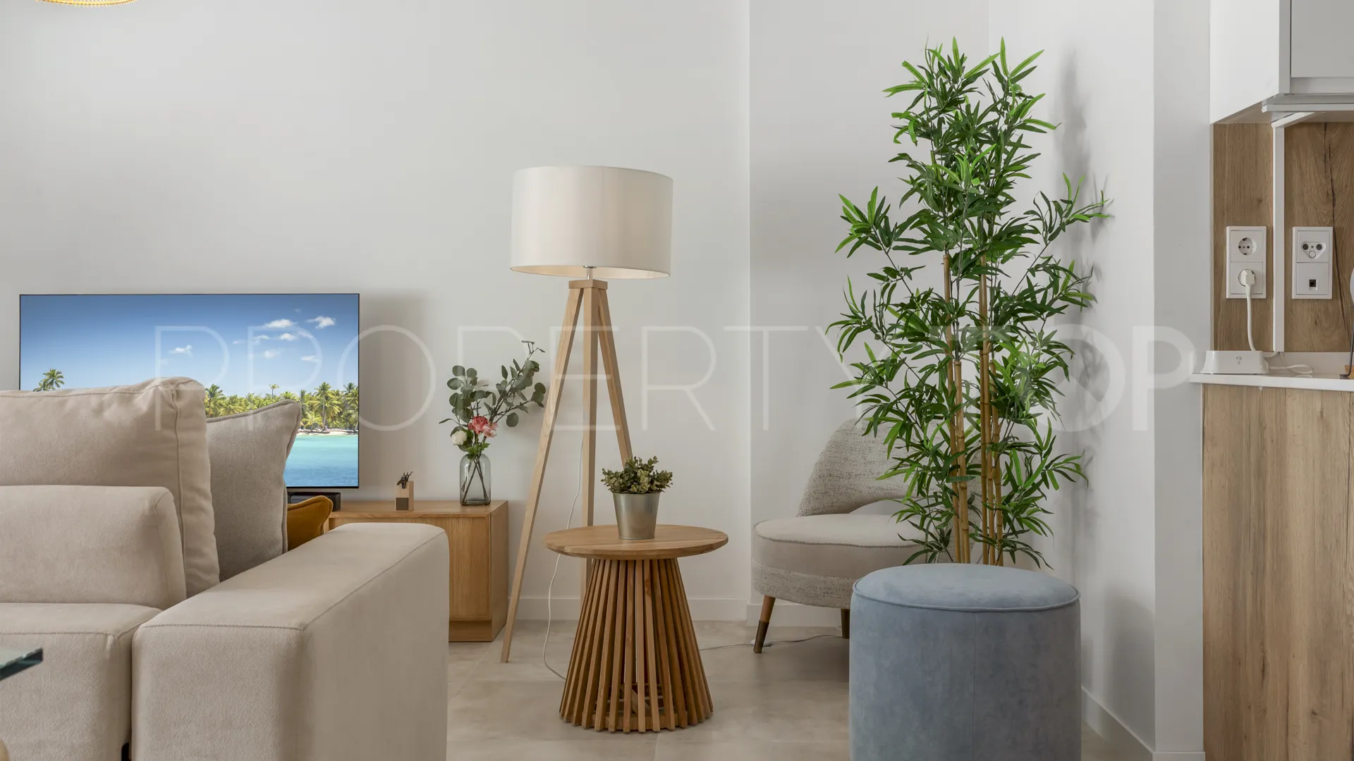 For sale ground floor apartment in Estepona Town with 3 bedrooms