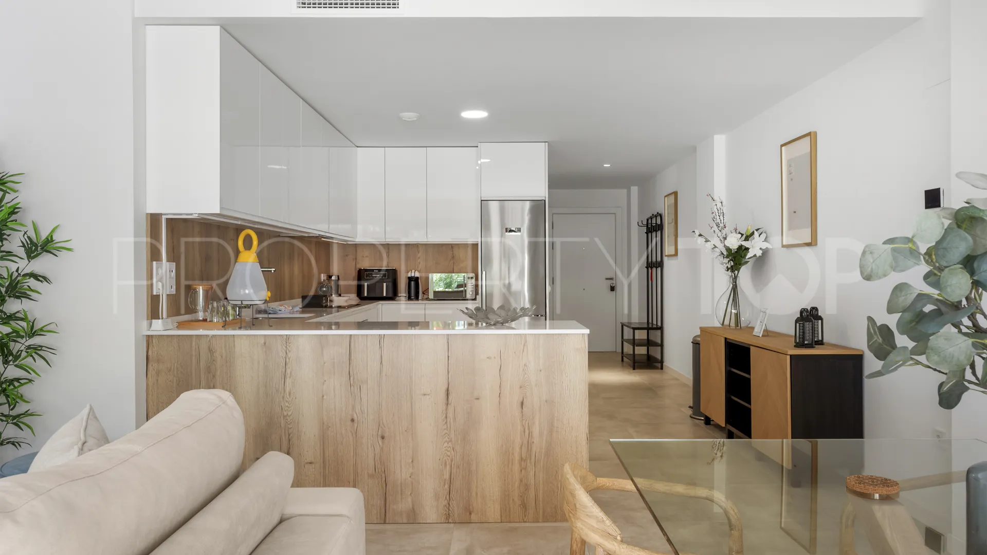 For sale ground floor apartment in Estepona Town with 3 bedrooms