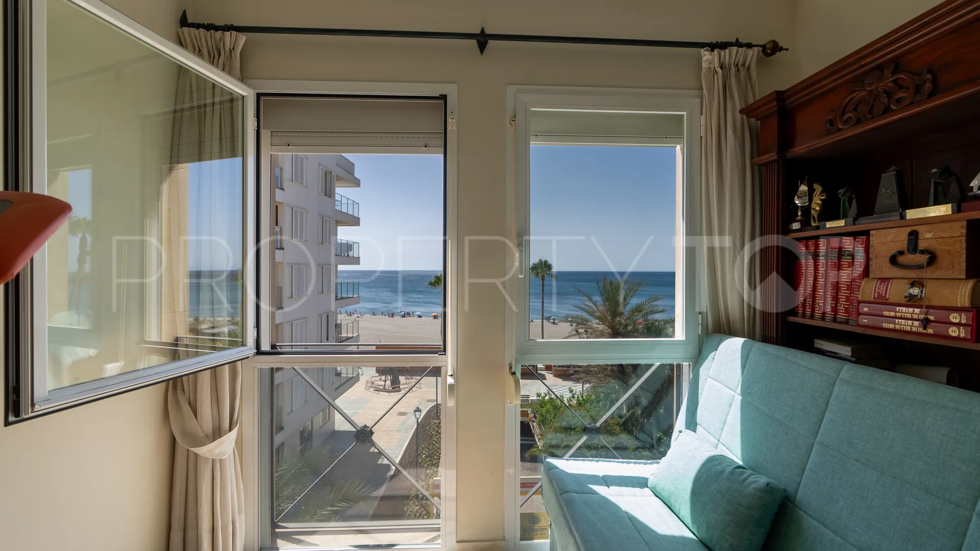 For sale flat with 3 bedrooms in Estepona Centre