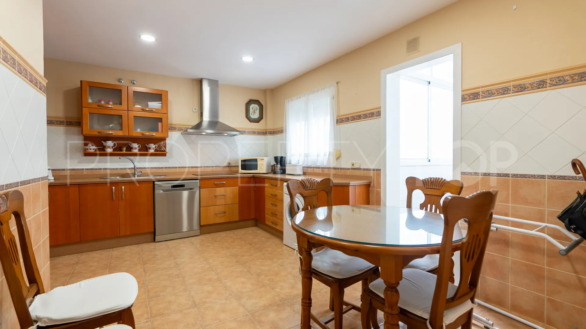 For sale flat with 3 bedrooms in Estepona Centre