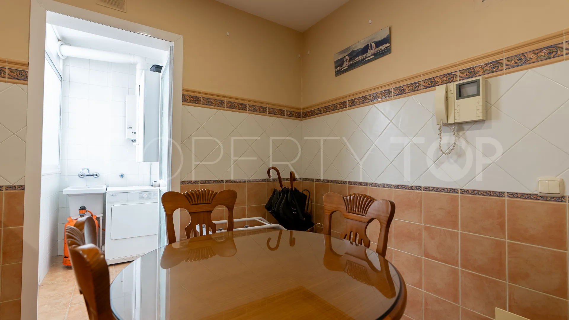 For sale flat with 3 bedrooms in Estepona Centre