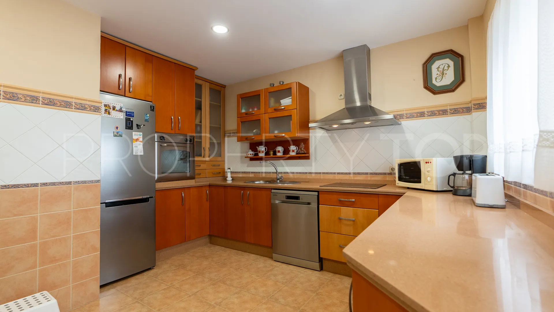 For sale flat with 3 bedrooms in Estepona Centre