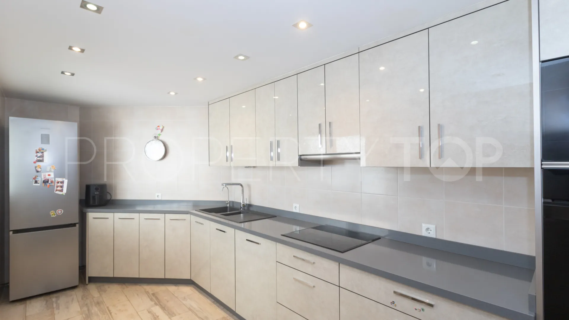3 bedrooms flat for sale in Nueva Andalucia