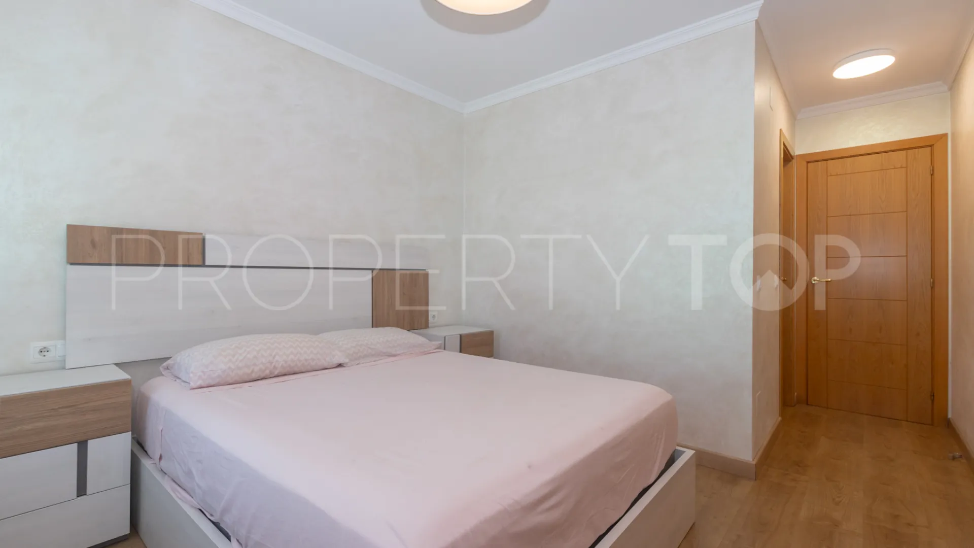 3 bedrooms flat for sale in Nueva Andalucia
