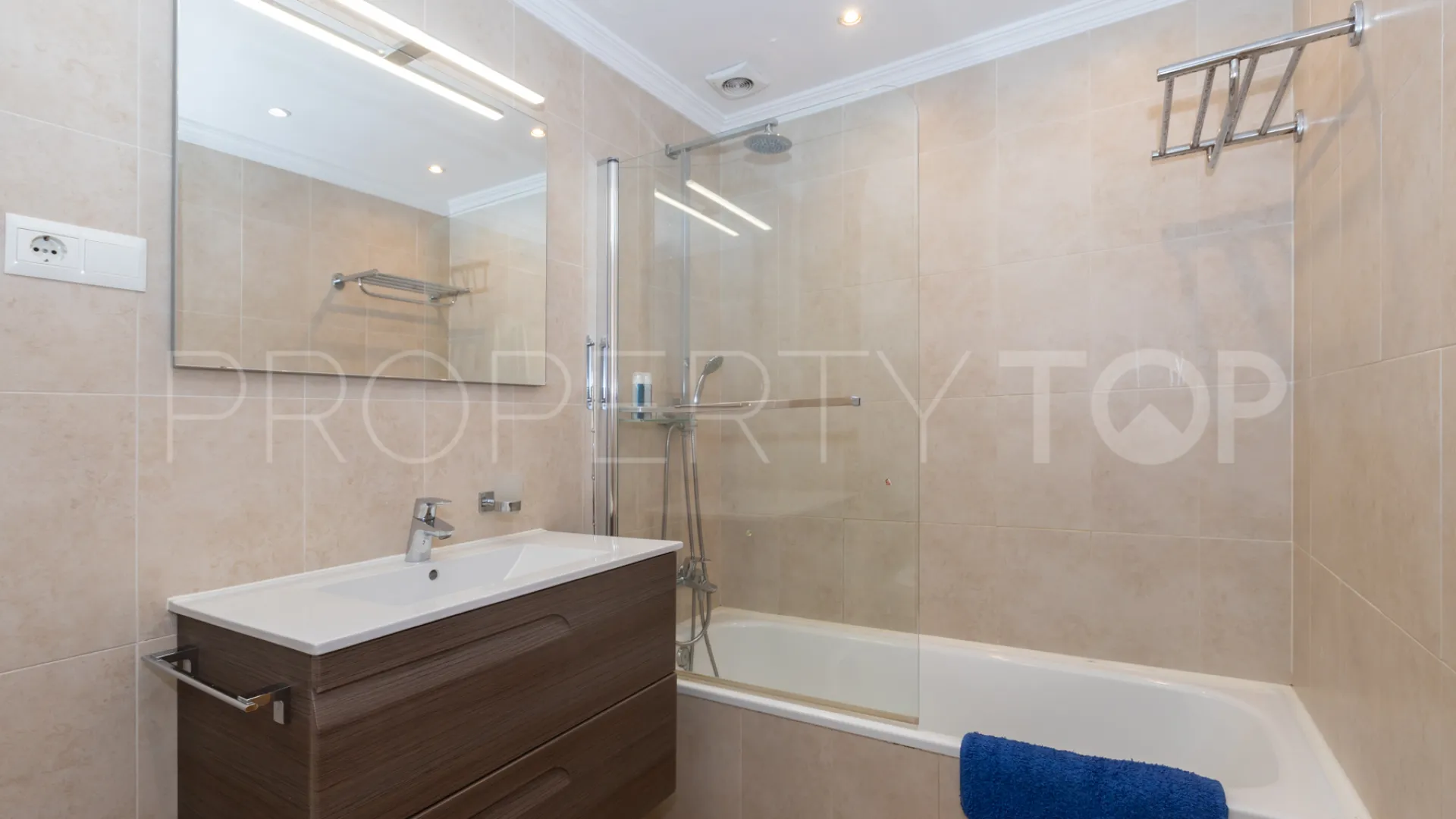 3 bedrooms flat for sale in Nueva Andalucia